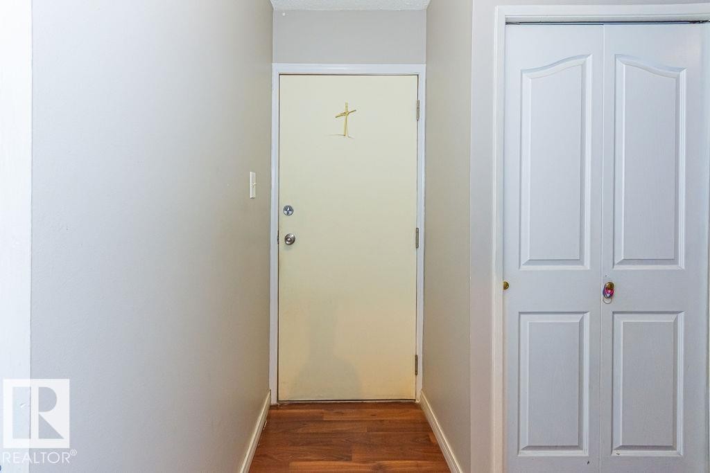 Entryway featuring wood-finish flooring - 6 3819 76 Street, Edmonton, AB