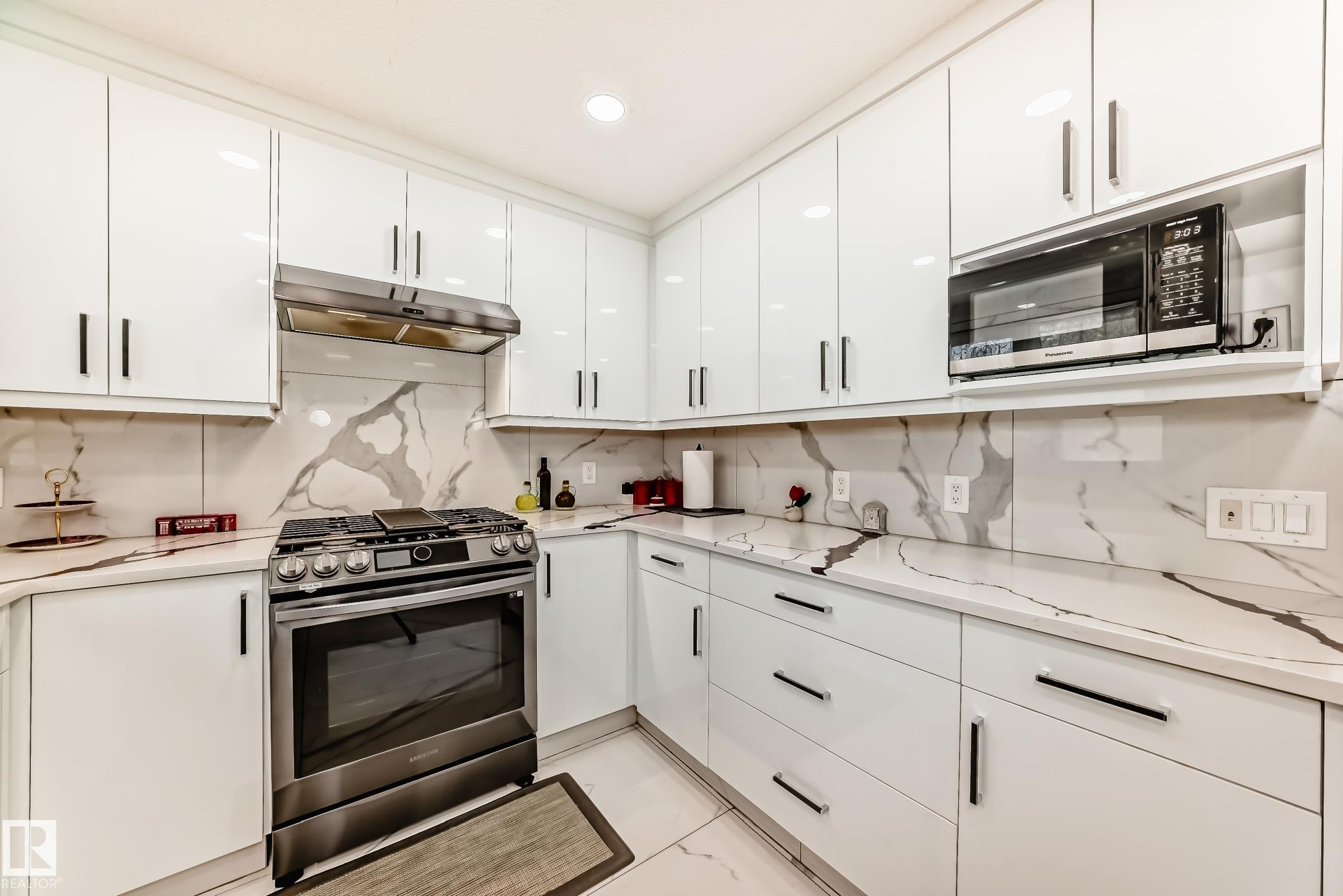 Kitchen - 3843 47 Street Nw, Edmonton, AB - Indoor Photo Showing Kitchen