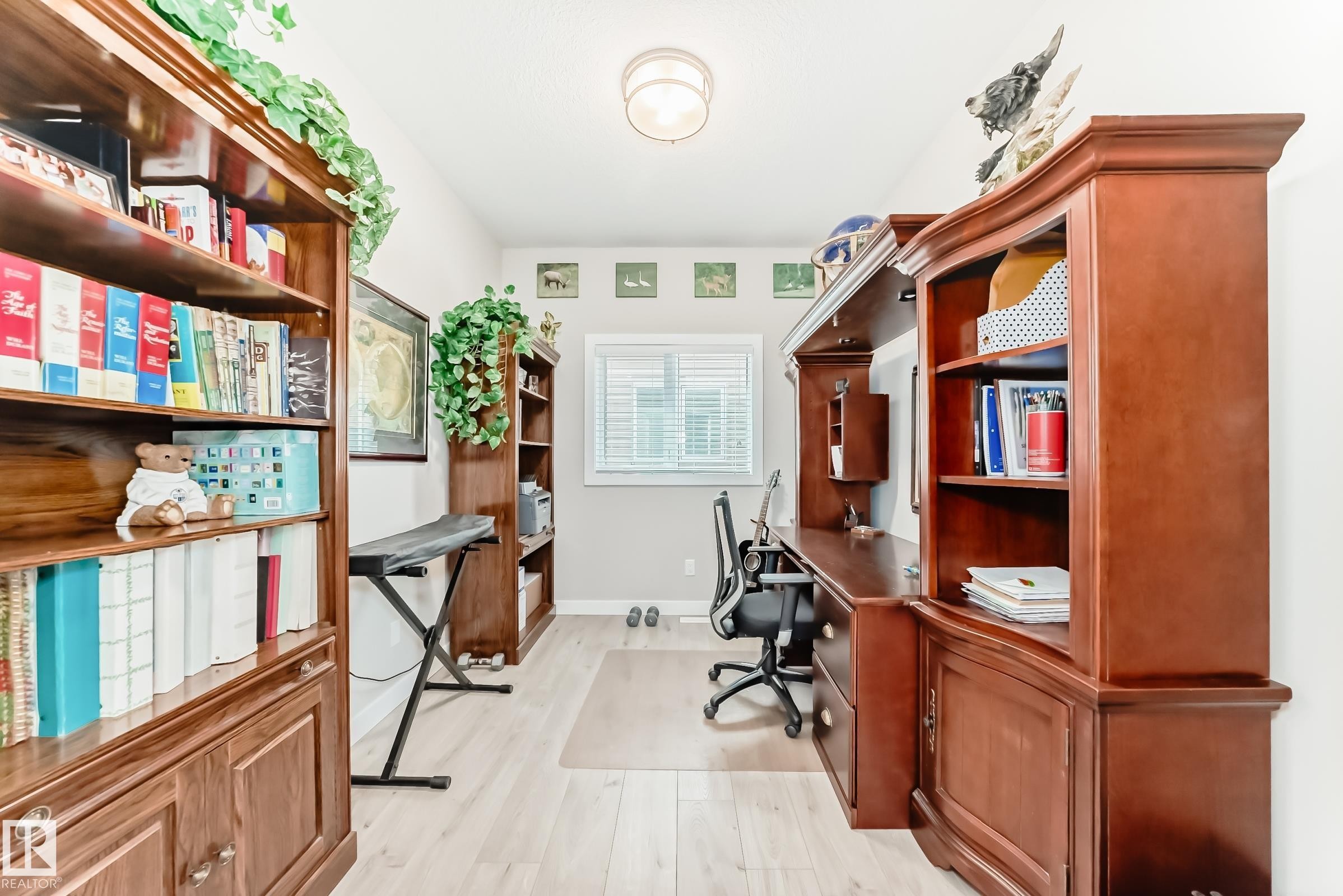 Dedicated office space featuring light wood-finish flooring - 3895 Robins Crescent Nw, Edmonton, AB - Indoor