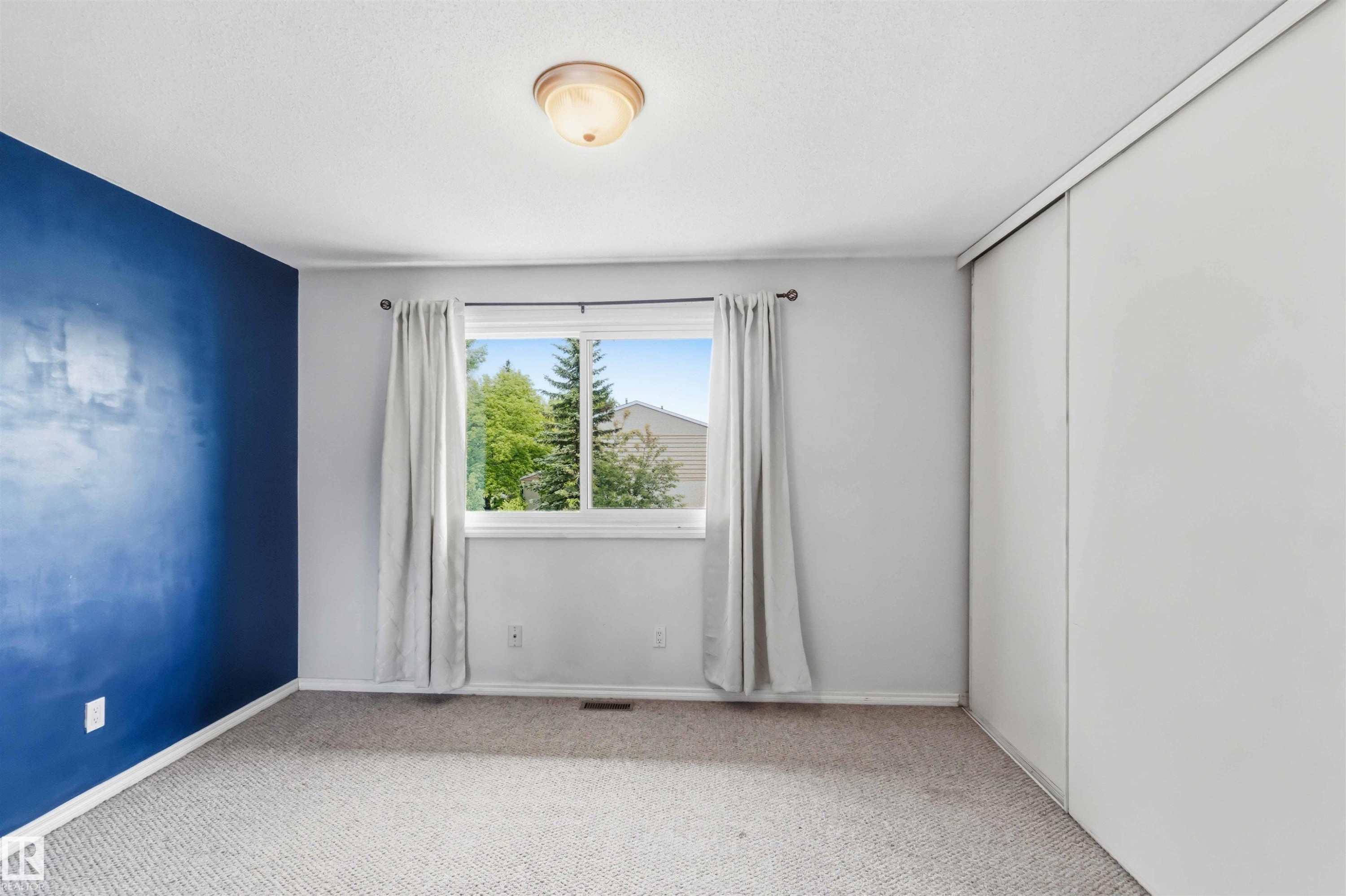 Light-colored carpeting complementing a neutral wall palette - 17325 85 Avenue Nw, Edmonton, AB