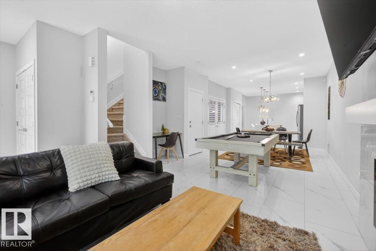8090 Kiriak Link Sw, Edmonton, AB - Indoor Photo Showing Living Room