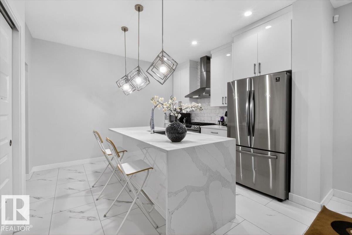 8090 Kiriak Link Sw, Edmonton, AB - Indoor Photo Showing Kitchen With Upgraded Kitchen