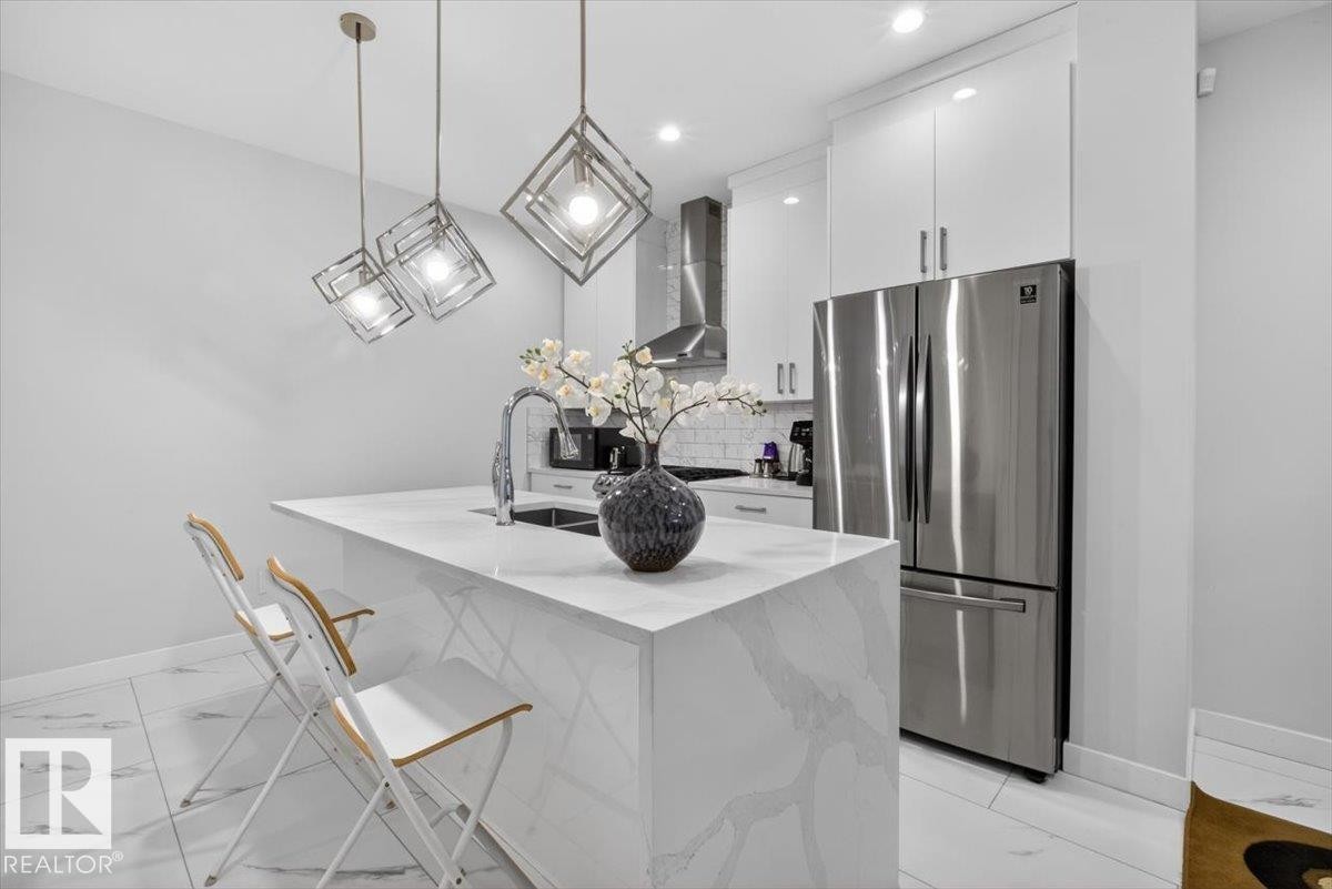 8090 Kiriak Link Sw, Edmonton, AB - Indoor Photo Showing Kitchen With Stainless Steel Kitchen With Upgraded Kitchen