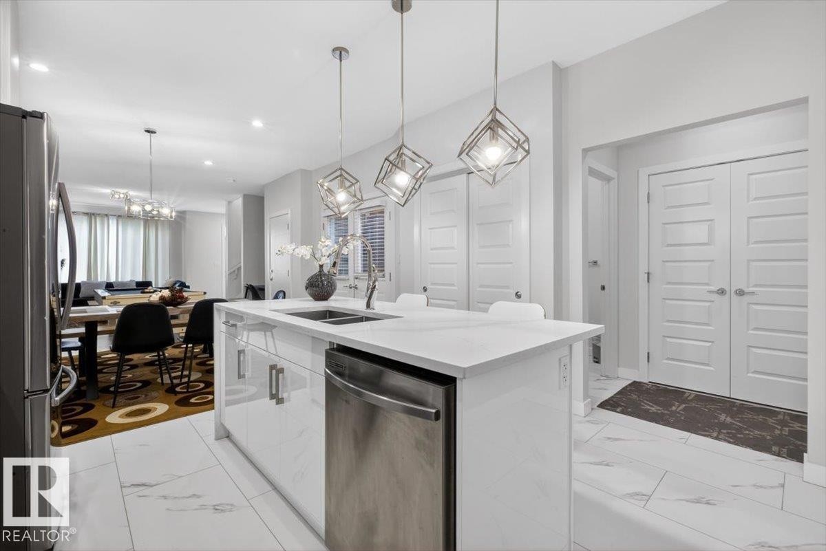8090 Kiriak Link Sw, Edmonton, AB - Indoor Photo Showing Kitchen With Double Sink With Upgraded Kitchen