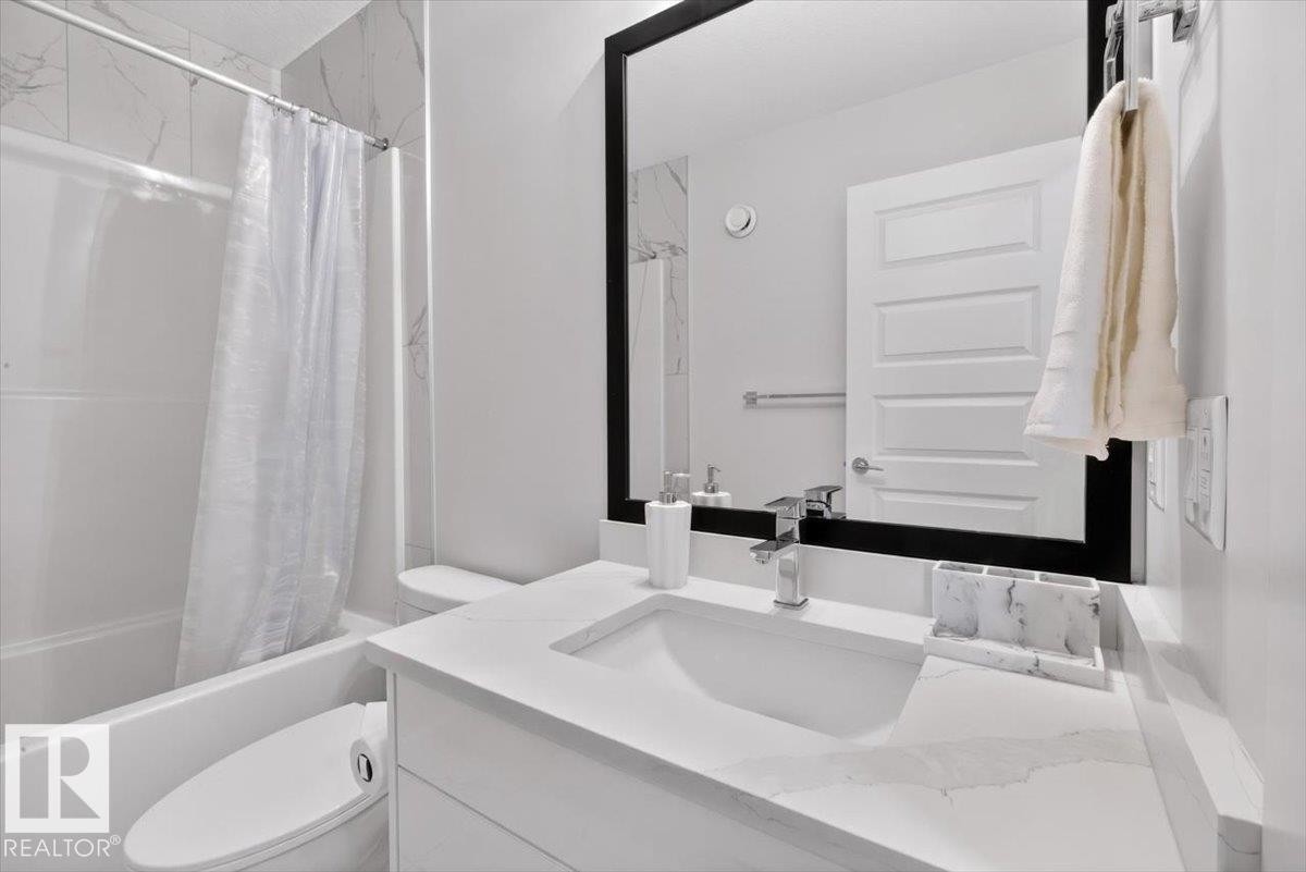 8090 Kiriak Link Sw, Edmonton, AB - Indoor Photo Showing Bathroom