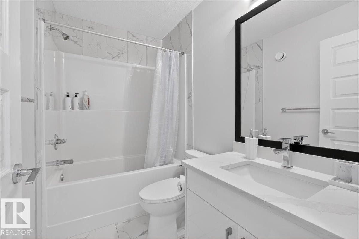 8090 Kiriak Link Sw, Edmonton, AB - Indoor Photo Showing Bathroom