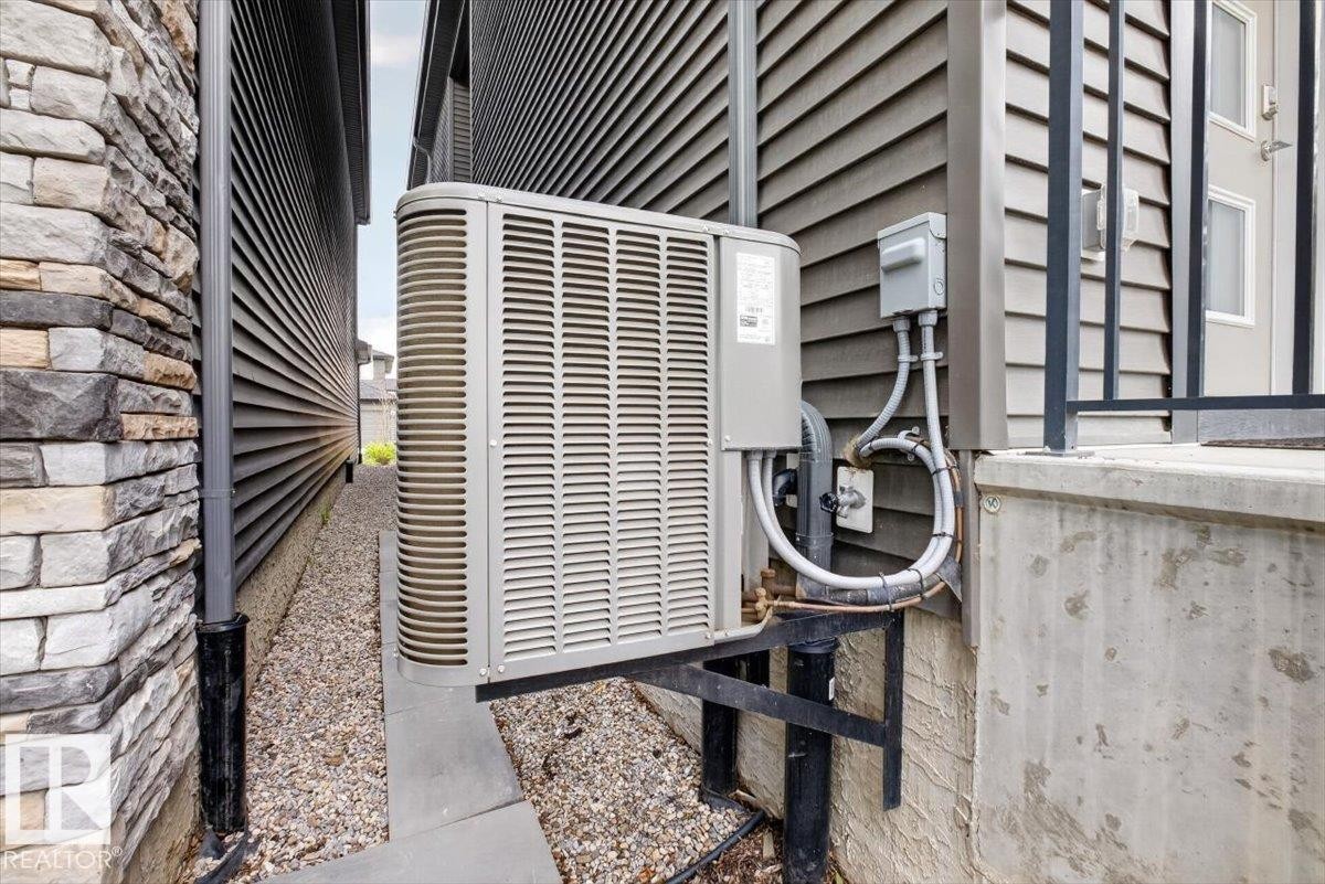 8090 Kiriak Link Sw, Edmonton, AB - Outdoor