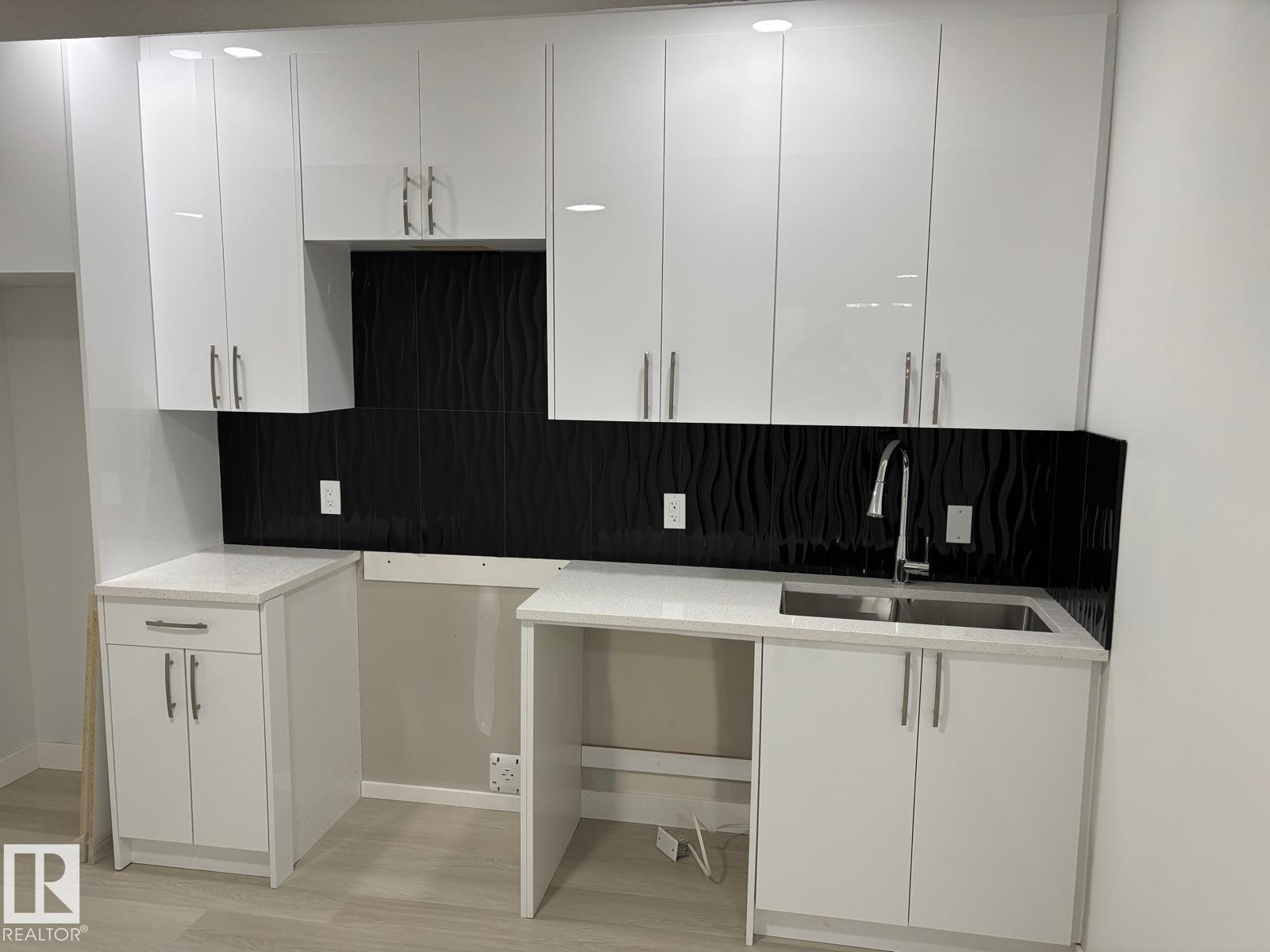 8090 Kiriak Link Sw, Edmonton, AB - Indoor Photo Showing Kitchen