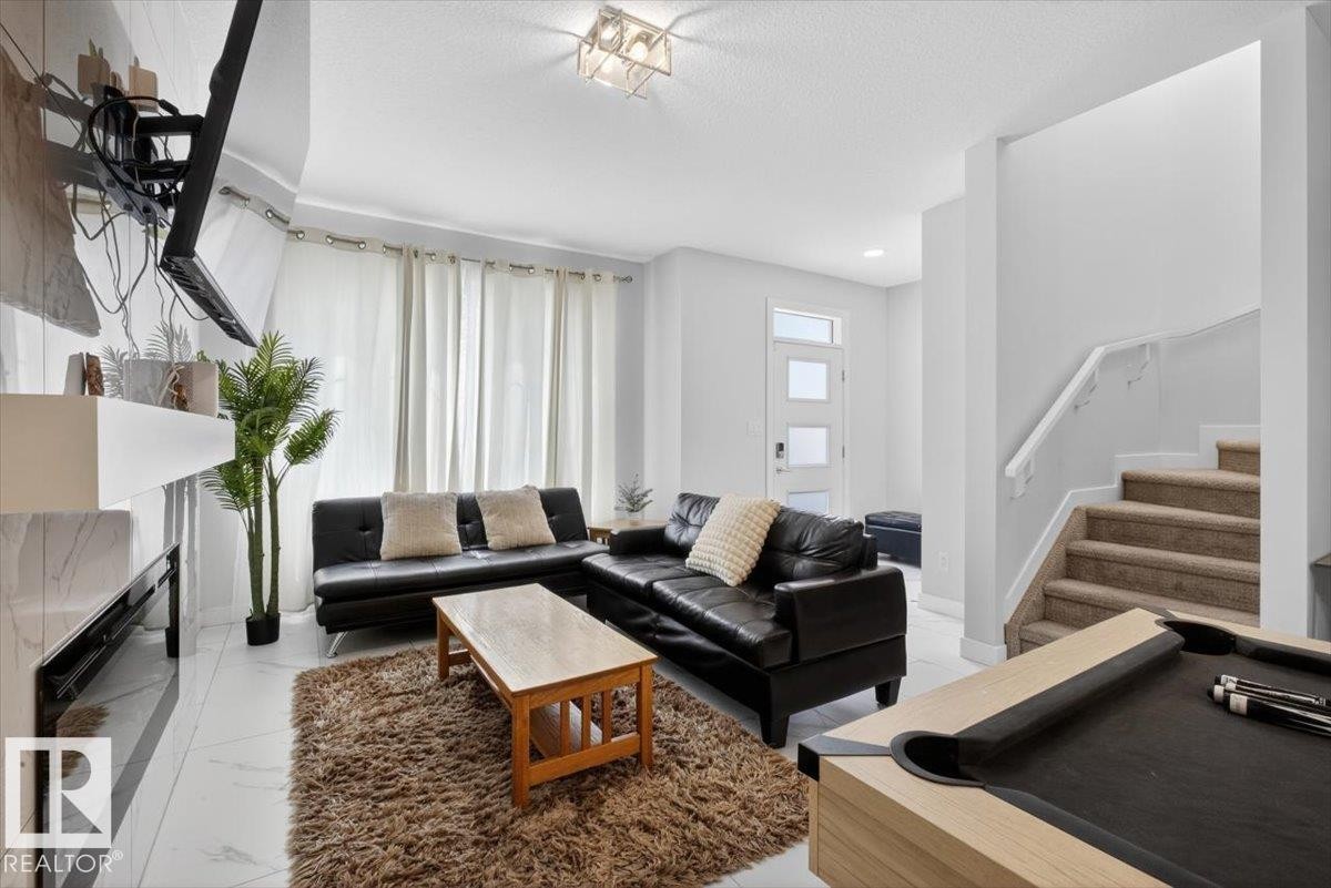 8090 Kiriak Link Sw, Edmonton, AB - Indoor Photo Showing Living Room