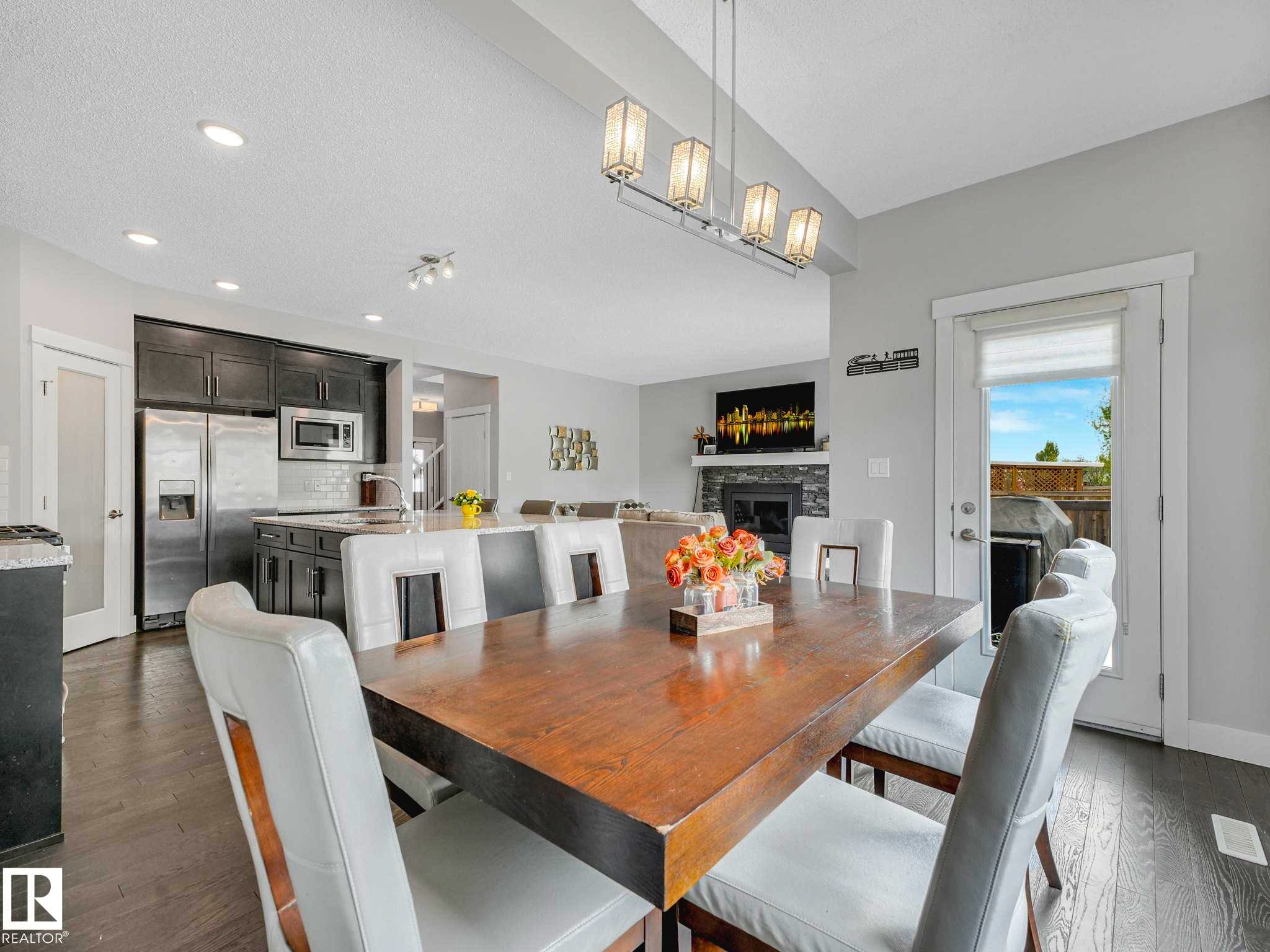 13755 166 Avenue, Edmonton, AB - Indoor Photo Showing Dining Room