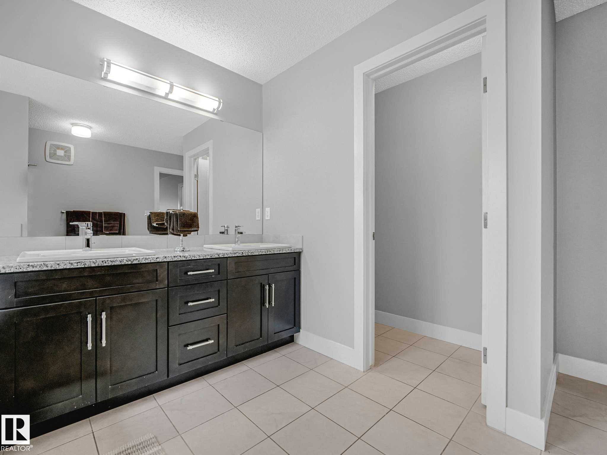 13755 166 Avenue, Edmonton, AB - Indoor Photo Showing Bathroom