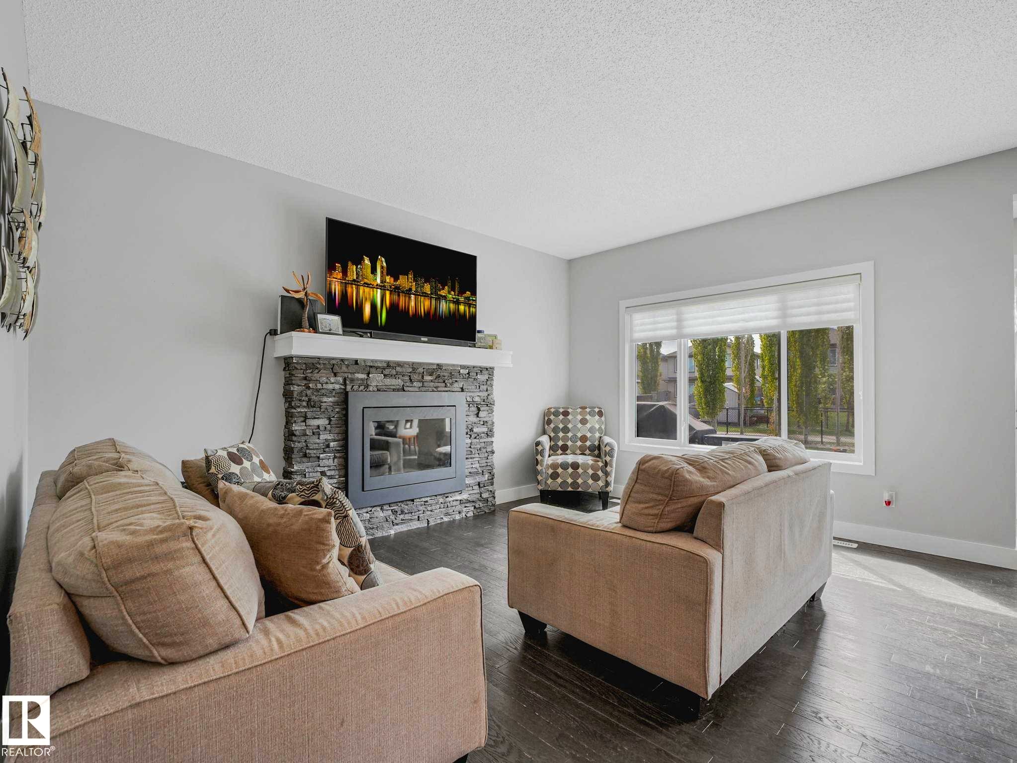 13755 166 Avenue, Edmonton, AB - Indoor Photo Showing Living Room With Fireplace