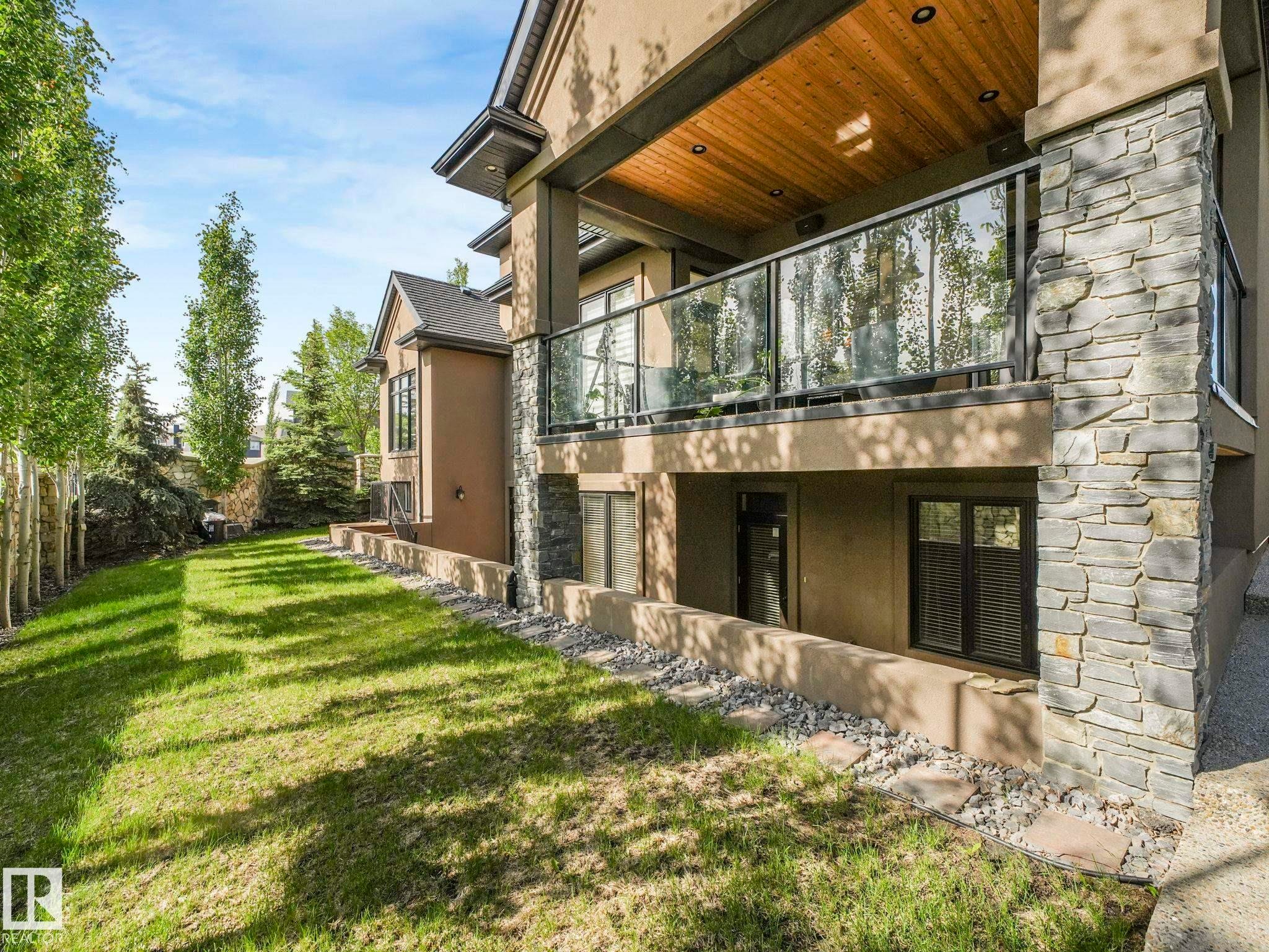 Multi-level dwelling with a stacked stone facade and stucco finish - 2807 Wheaton Drive, Edmonton, AB