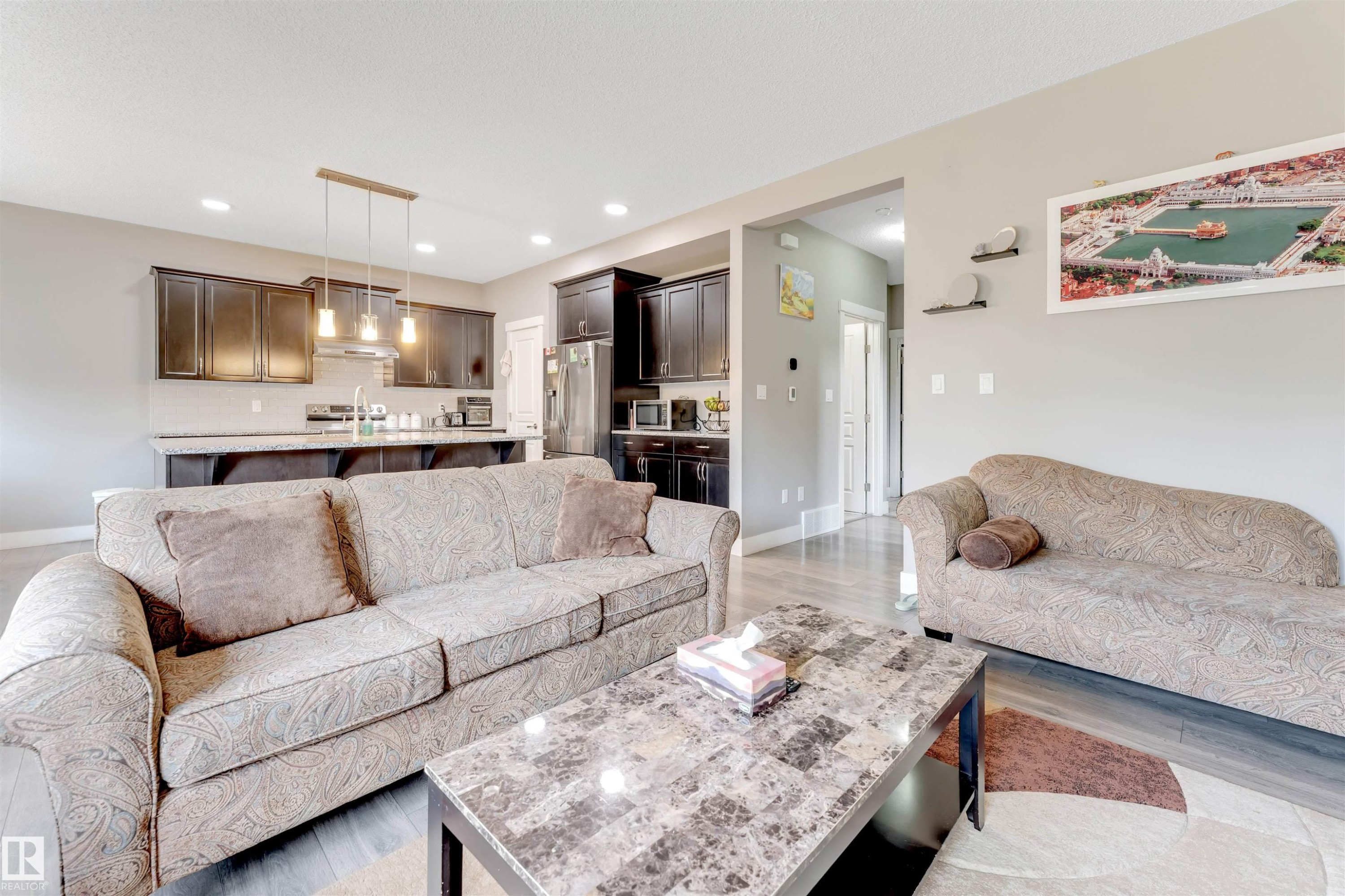 5930 19A Avenue, Edmonton, AB - Indoor Photo Showing Living Room