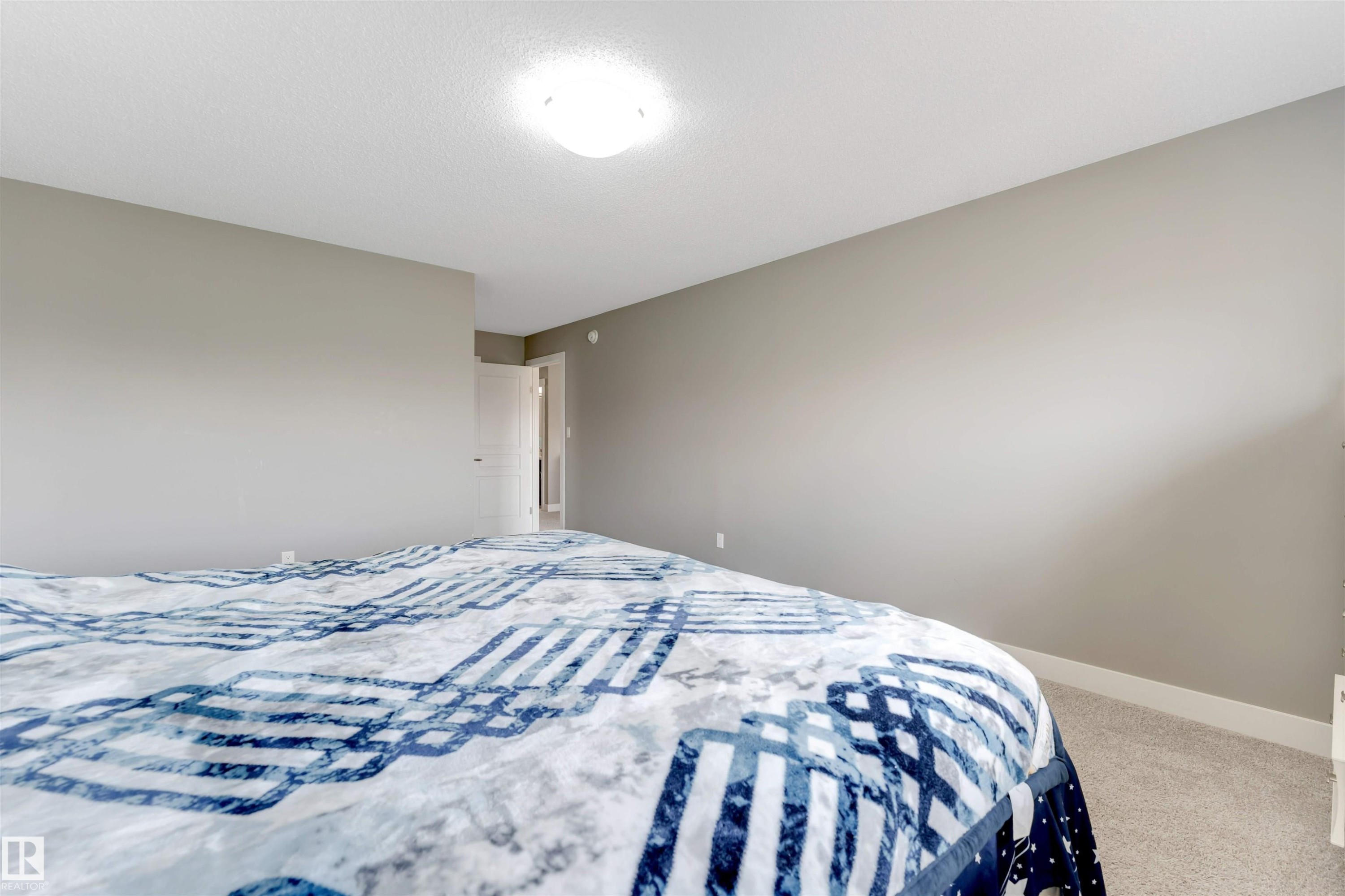 5930 19A Avenue, Edmonton, AB - Indoor Photo Showing Bedroom