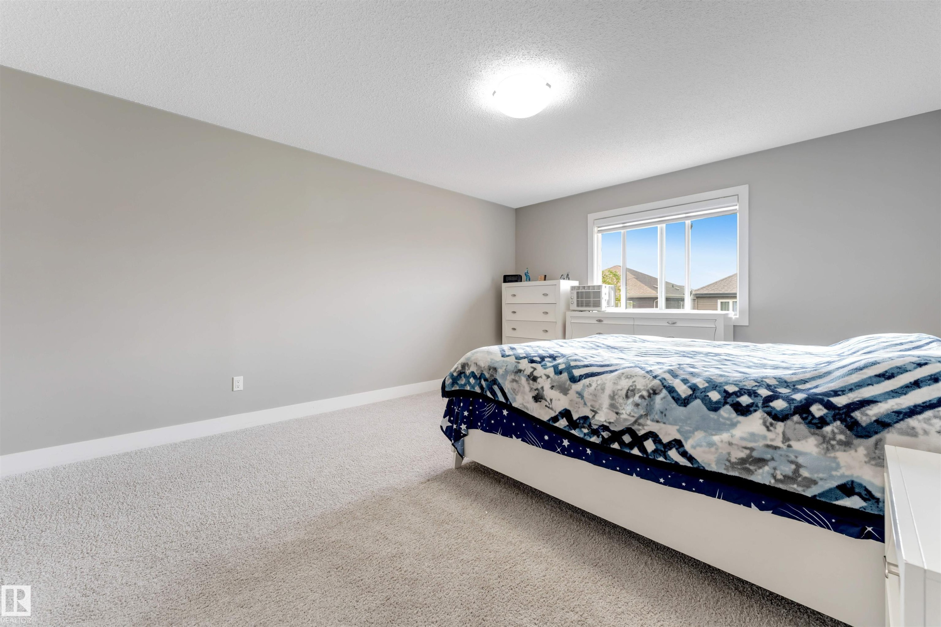 5930 19A Avenue, Edmonton, AB - Indoor Photo Showing Bedroom