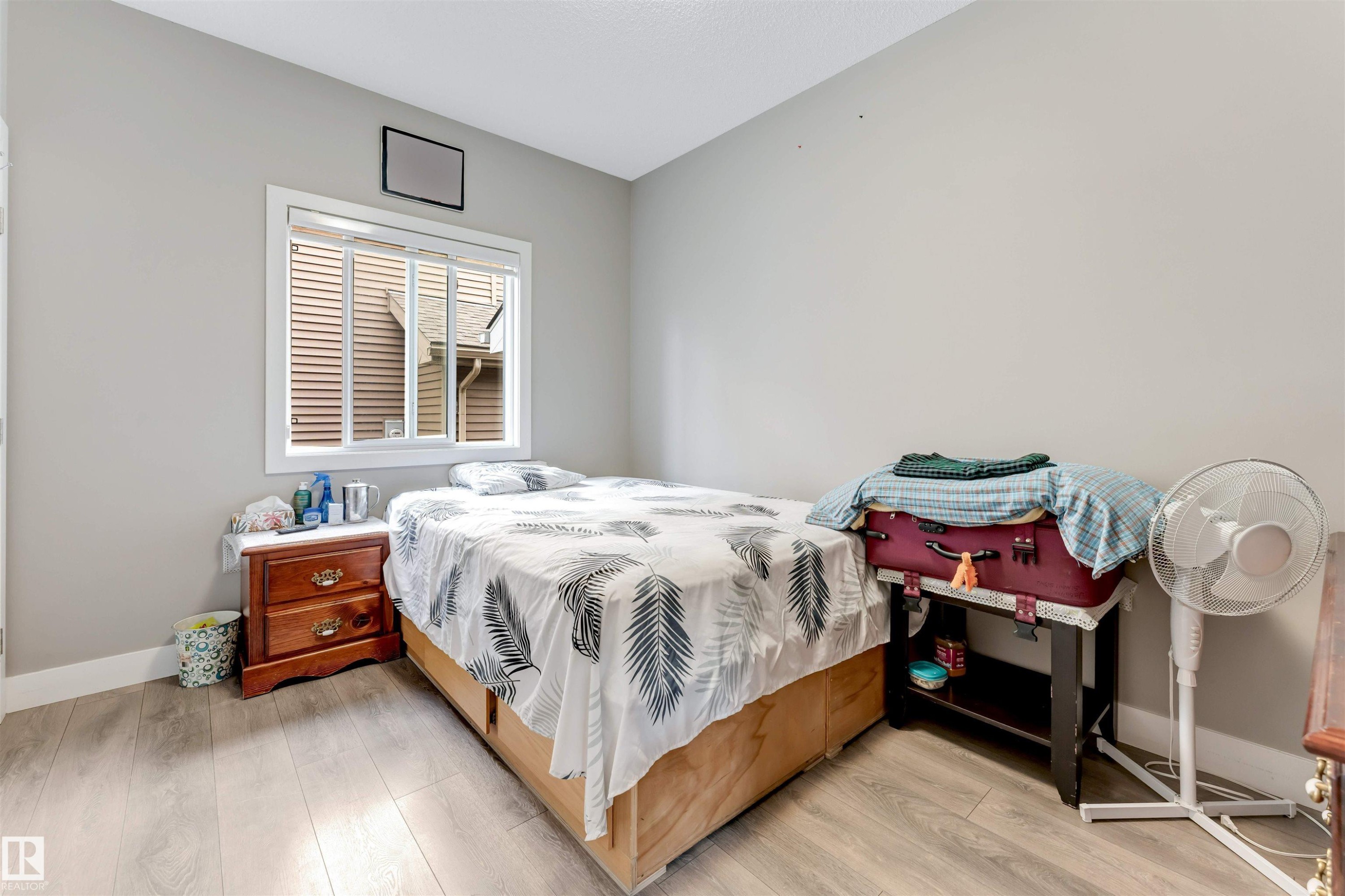 5930 19A Avenue, Edmonton, AB - Indoor Photo Showing Bedroom