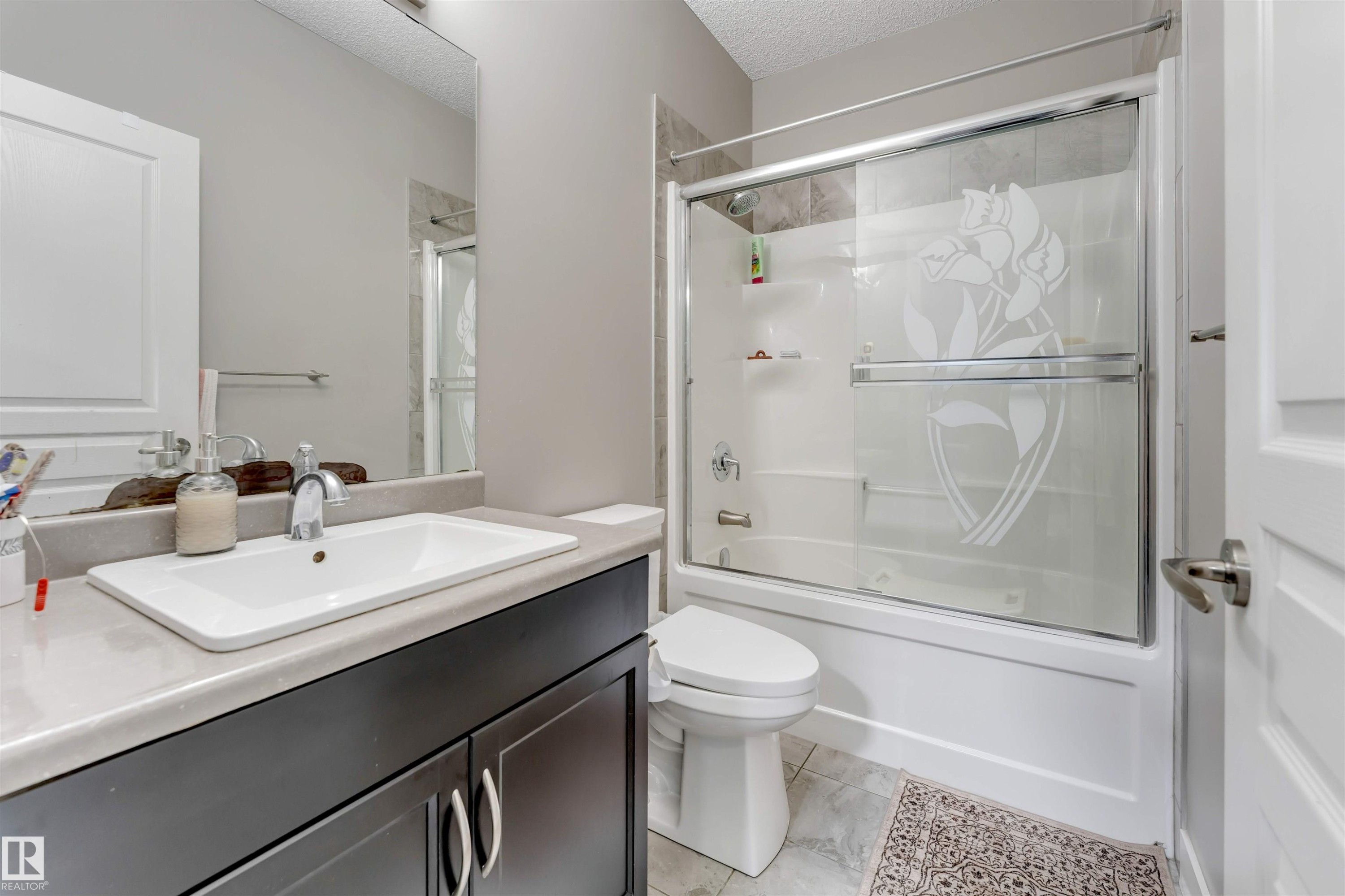 5930 19A Avenue, Edmonton, AB - Indoor Photo Showing Bathroom