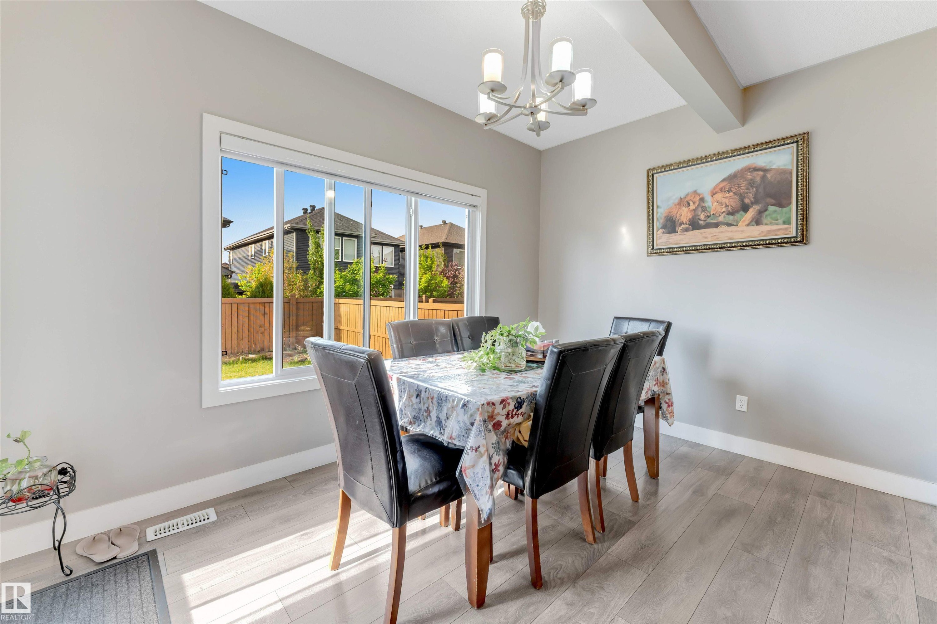 5930 19A Avenue, Edmonton, AB - Indoor Photo Showing Dining Room