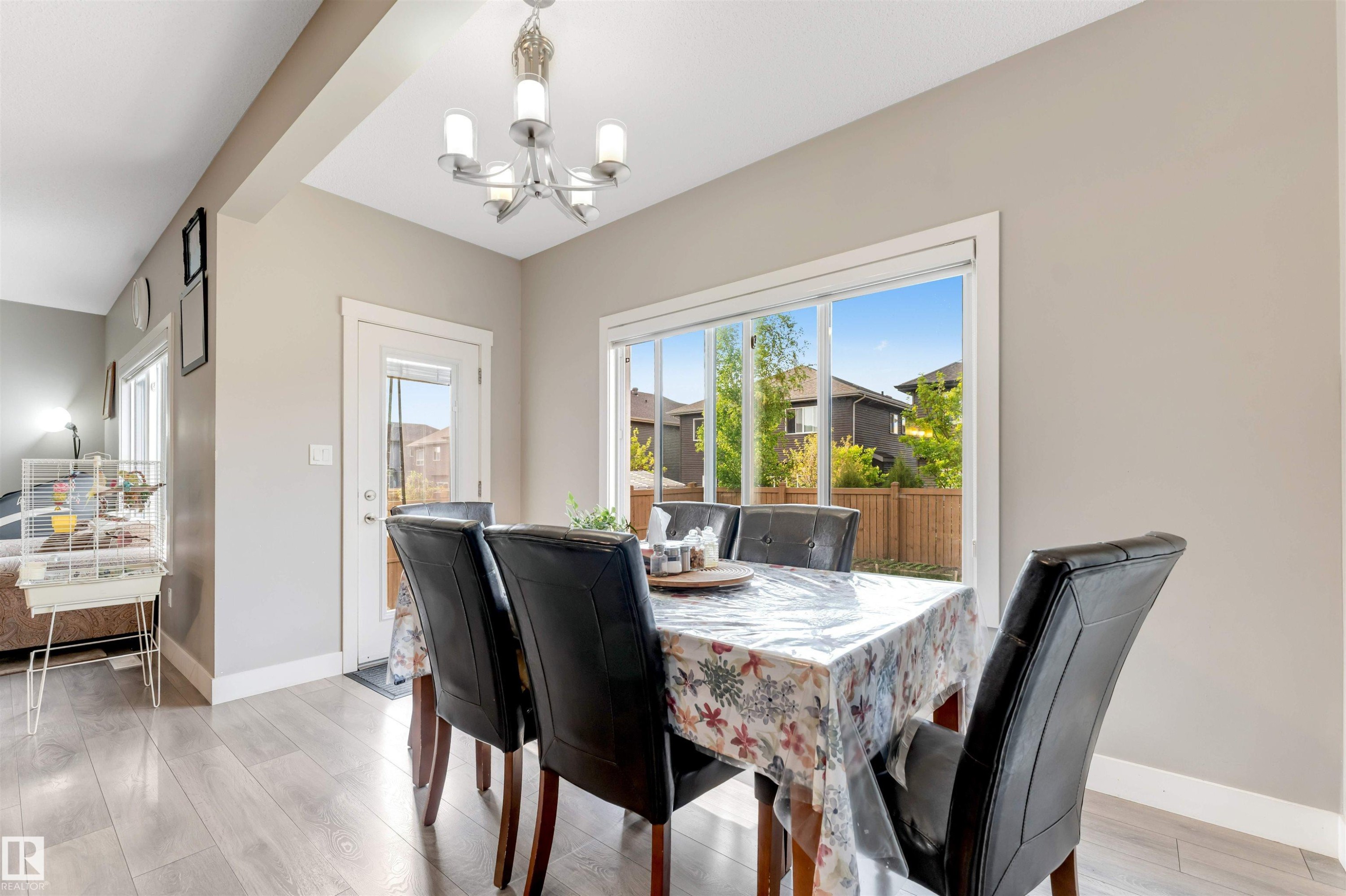 5930 19A Avenue, Edmonton, AB - Indoor Photo Showing Dining Room