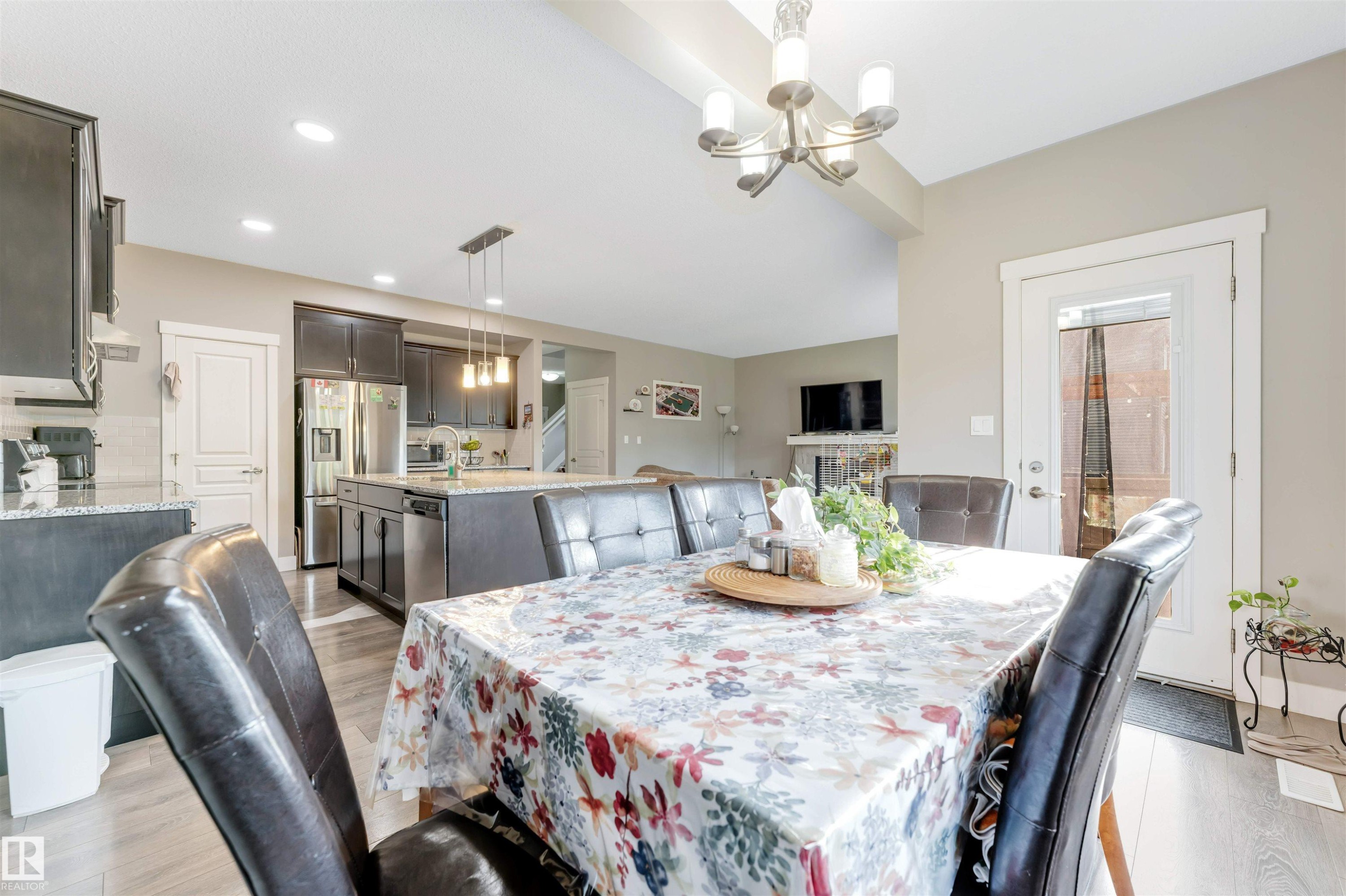 5930 19A Avenue, Edmonton, AB - Indoor Photo Showing Dining Room