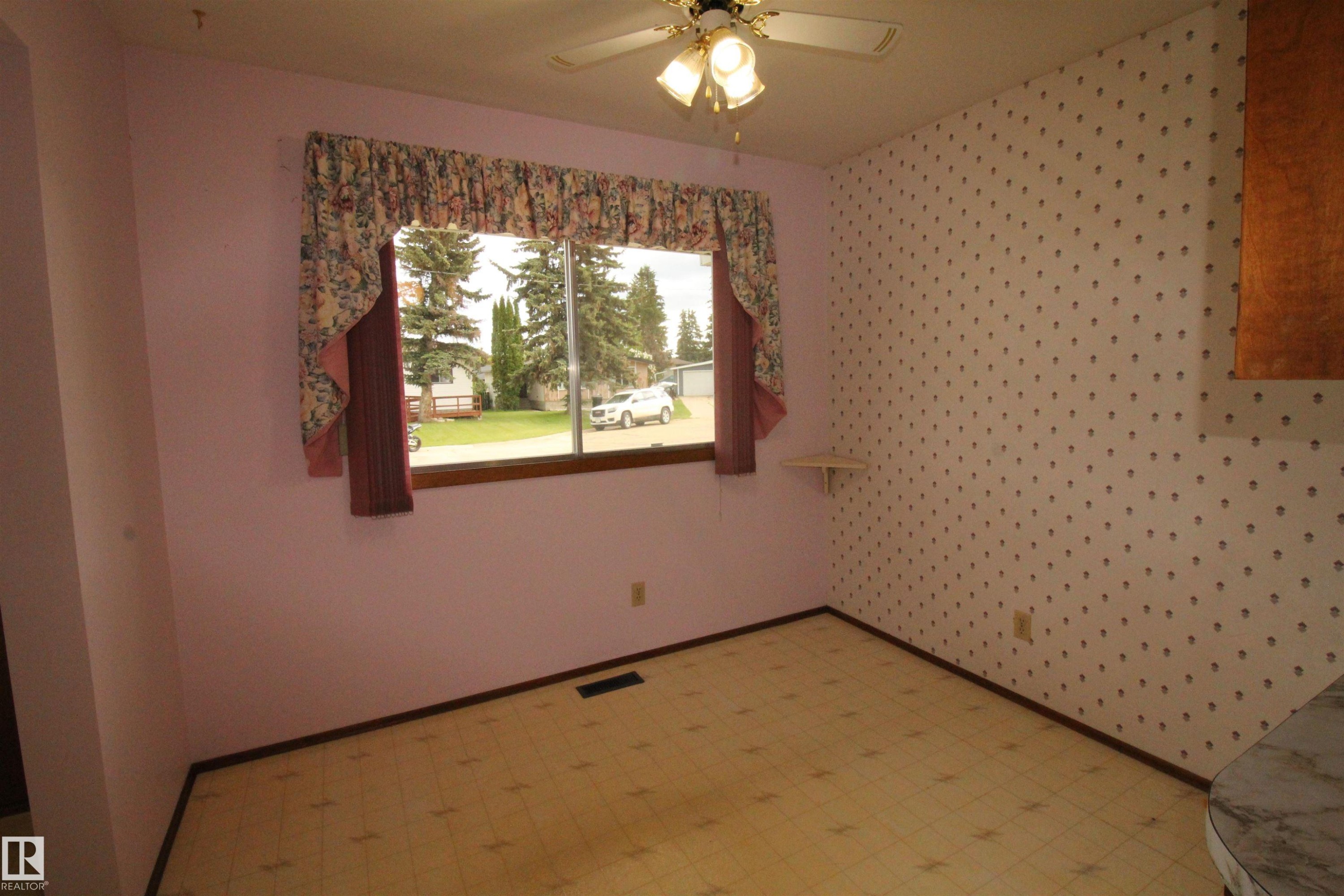 5504 56 Street, Barrhead, AB