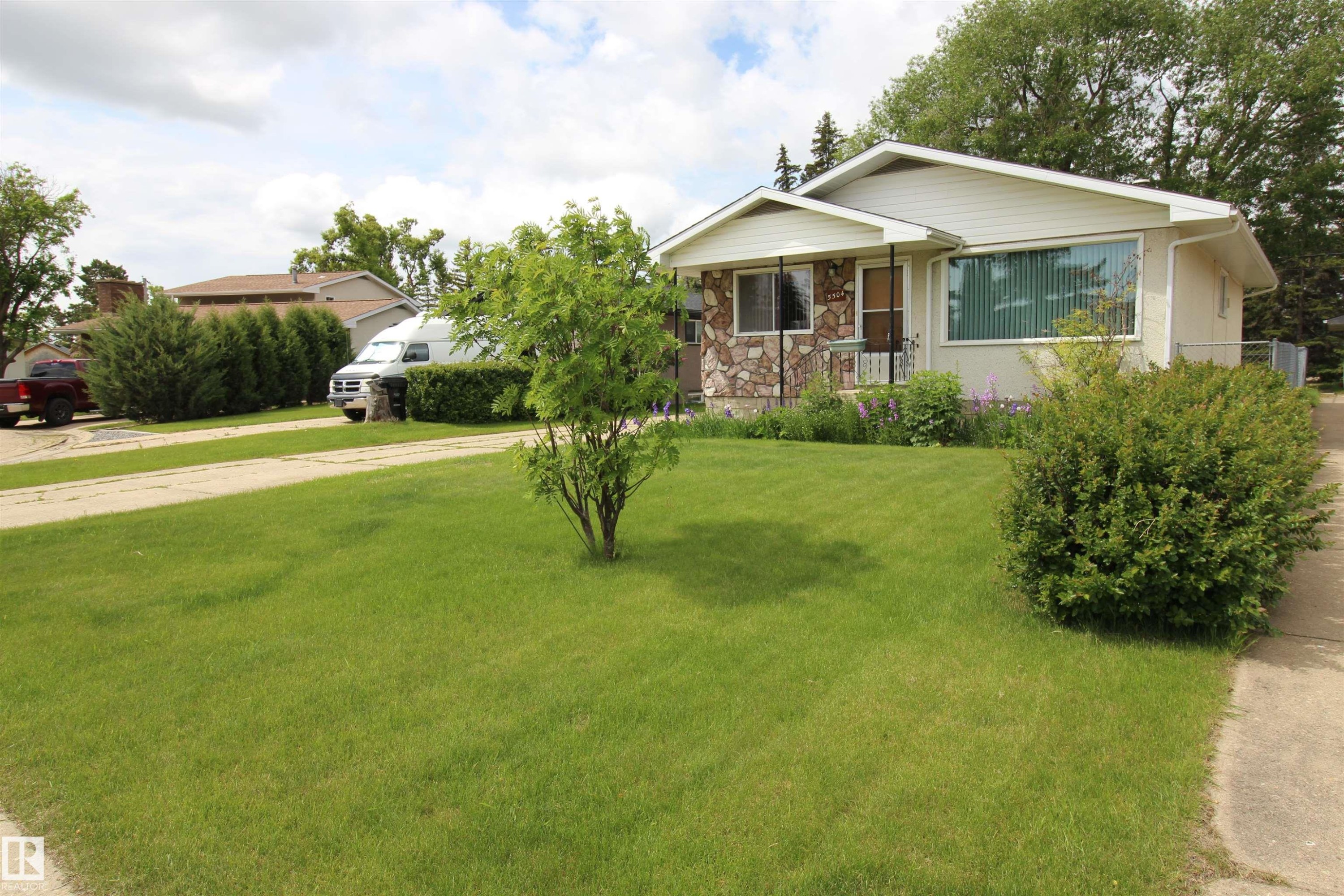 5504 56 Street, Barrhead, AB