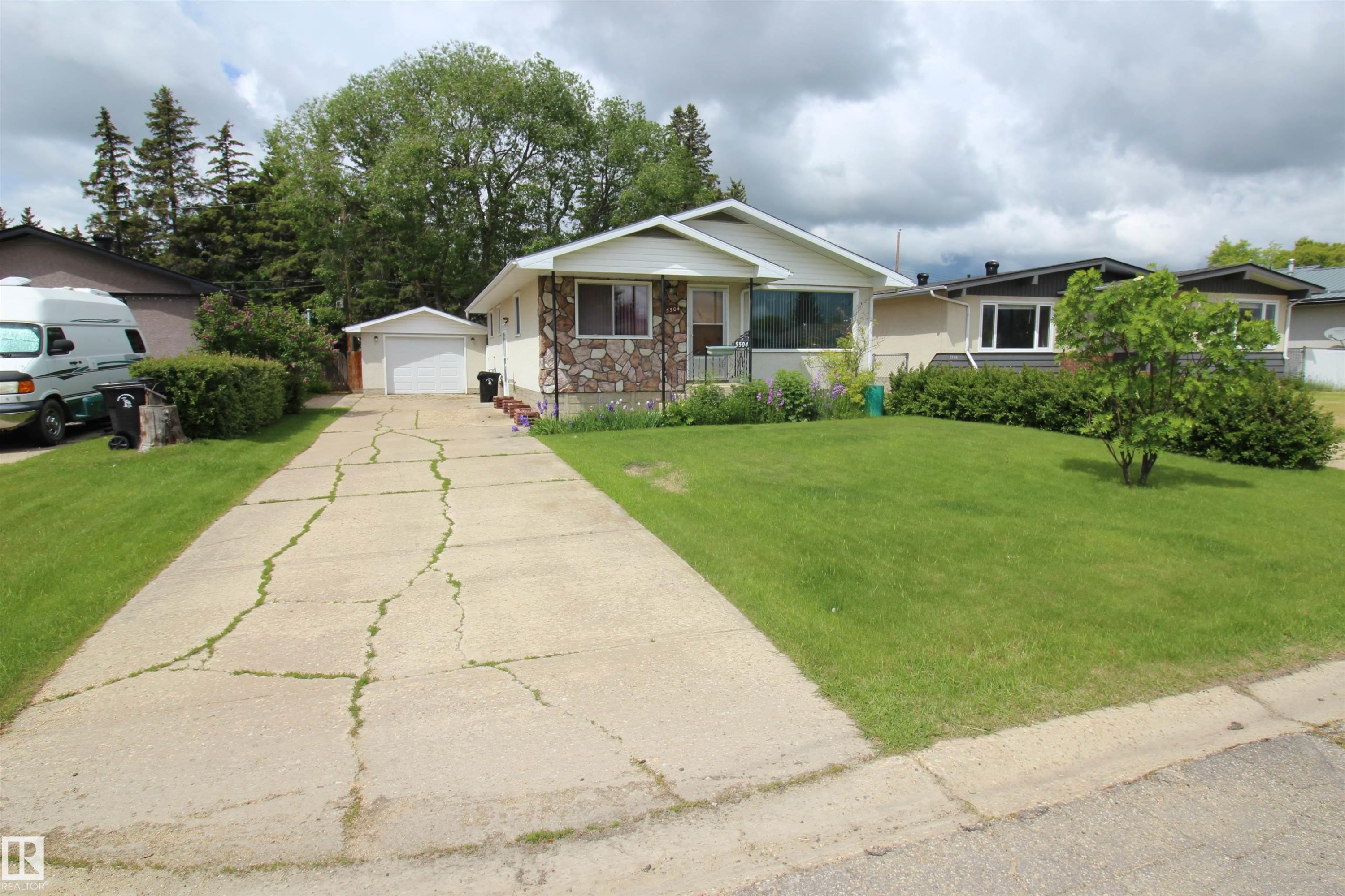 5504 56 Street, Barrhead, AB