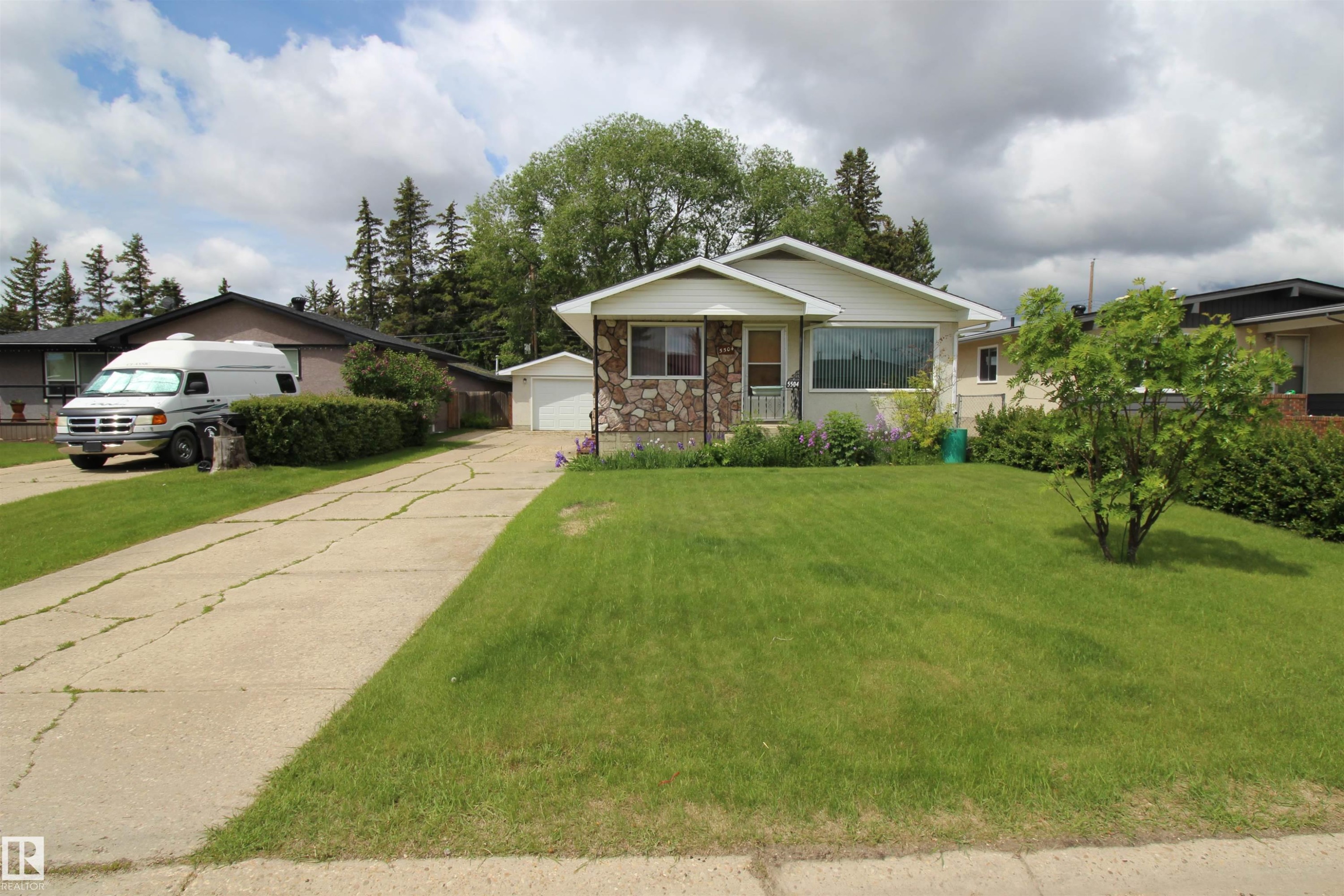 5504 56 Street, Barrhead, AB