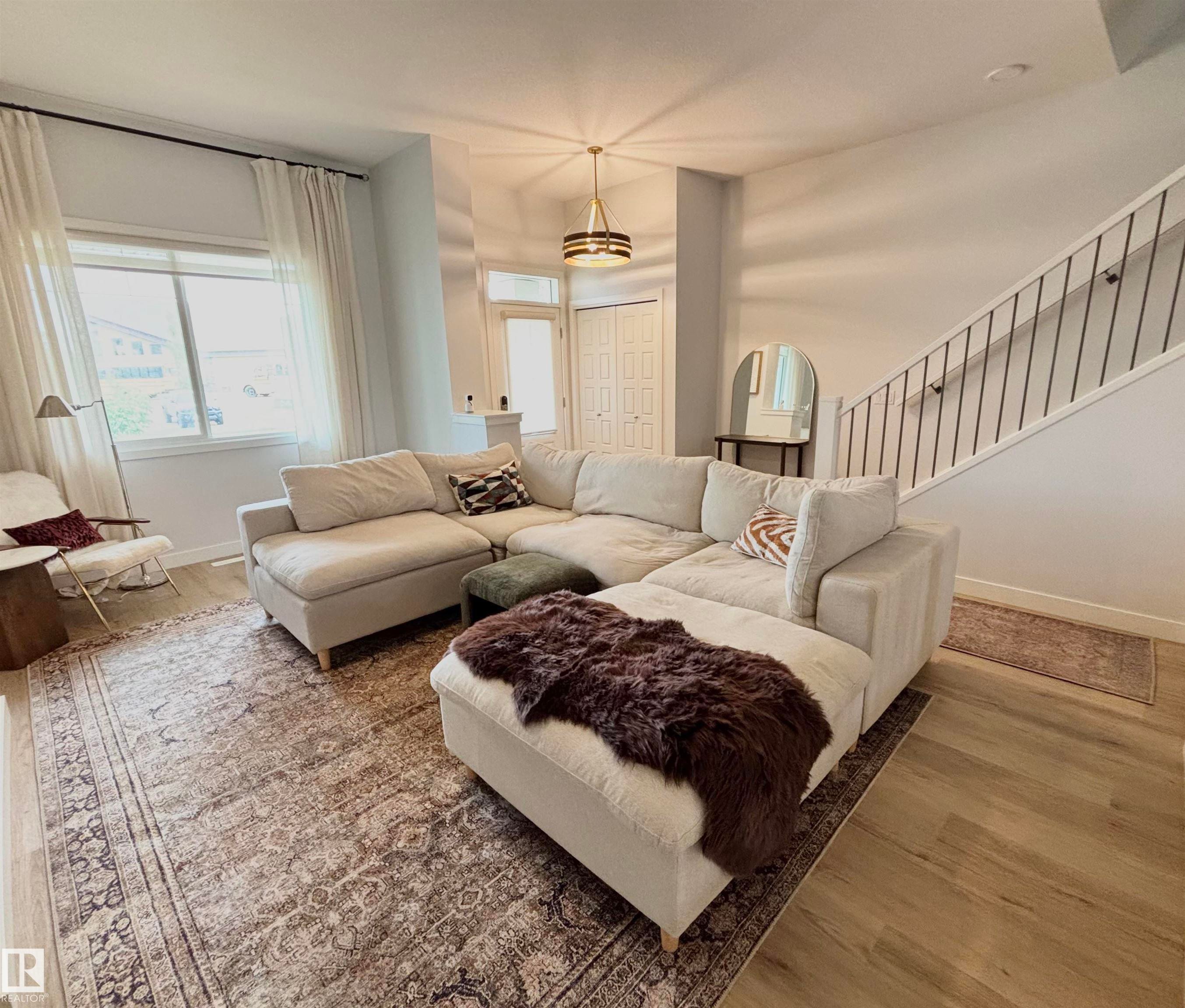 Living room - 5281 Edgemont Boulevard, Edmonton, AB