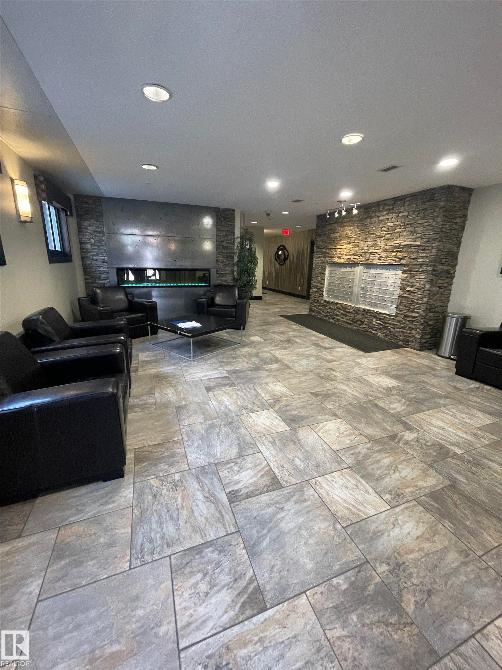 #205 9707 106 St Nw, Edmonton, AB - Indoor