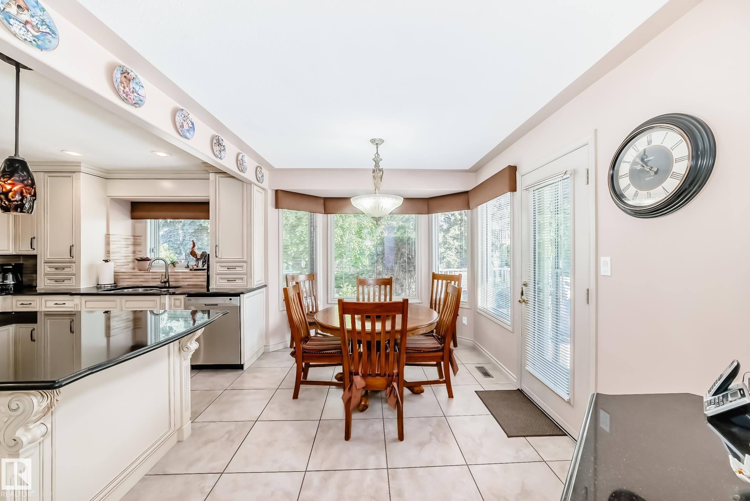 17416 53 Avenue Nw, Edmonton, AB - Indoor Photo Showing Dining Room