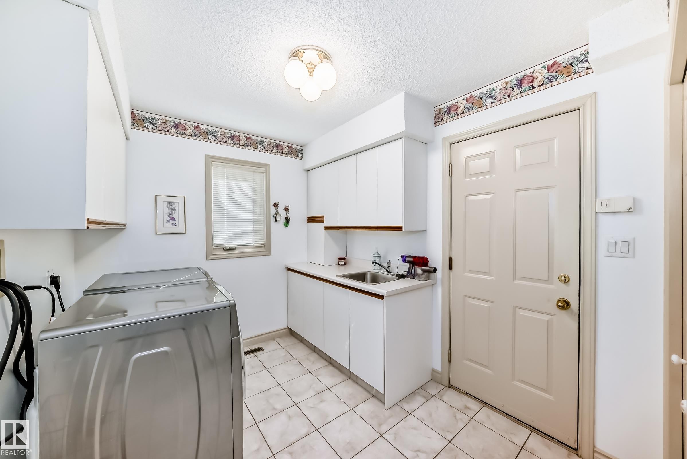 17416 53 Avenue Nw, Edmonton, AB - Indoor
