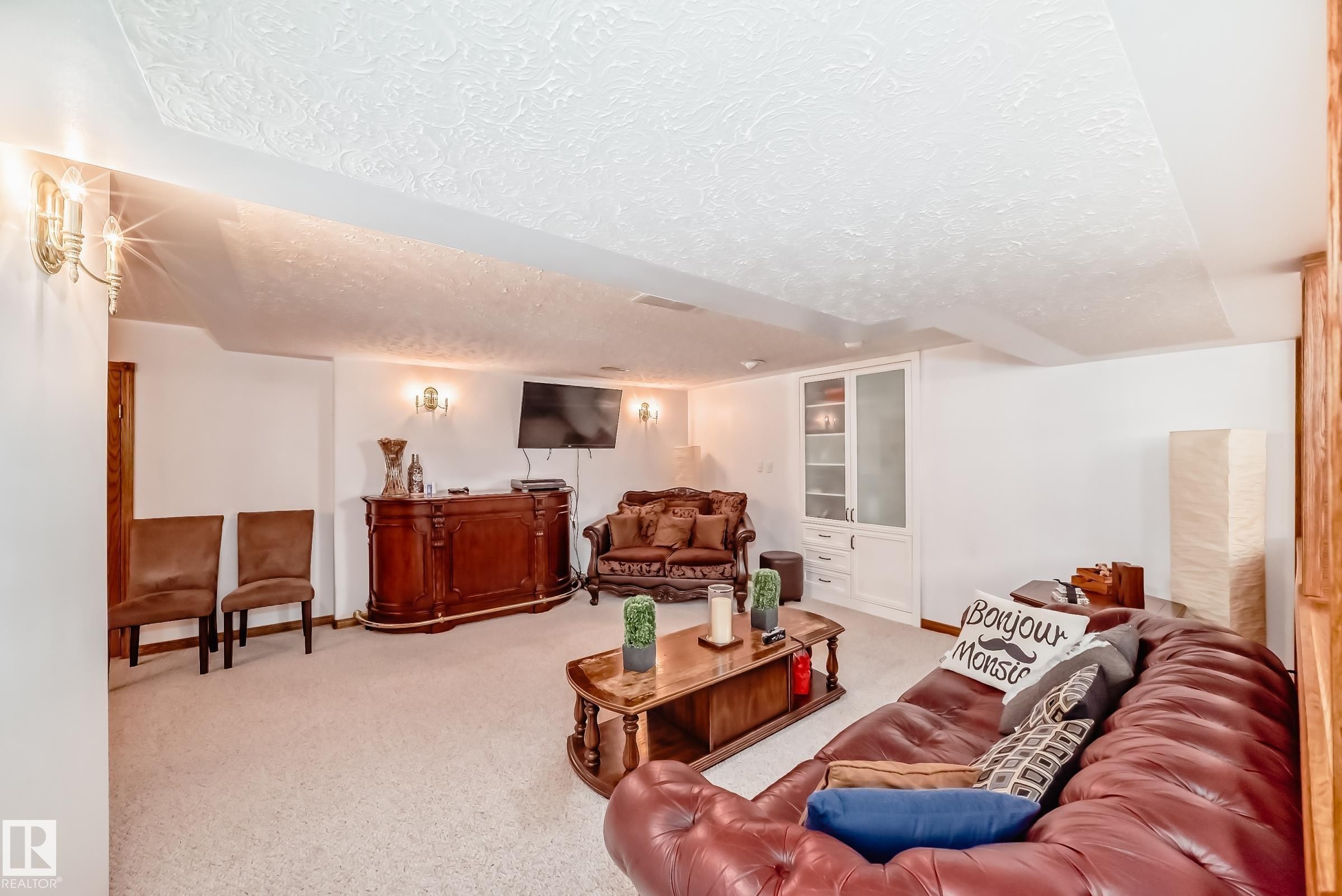 17416 53 Avenue Nw, Edmonton, AB - Indoor Photo Showing Living Room
