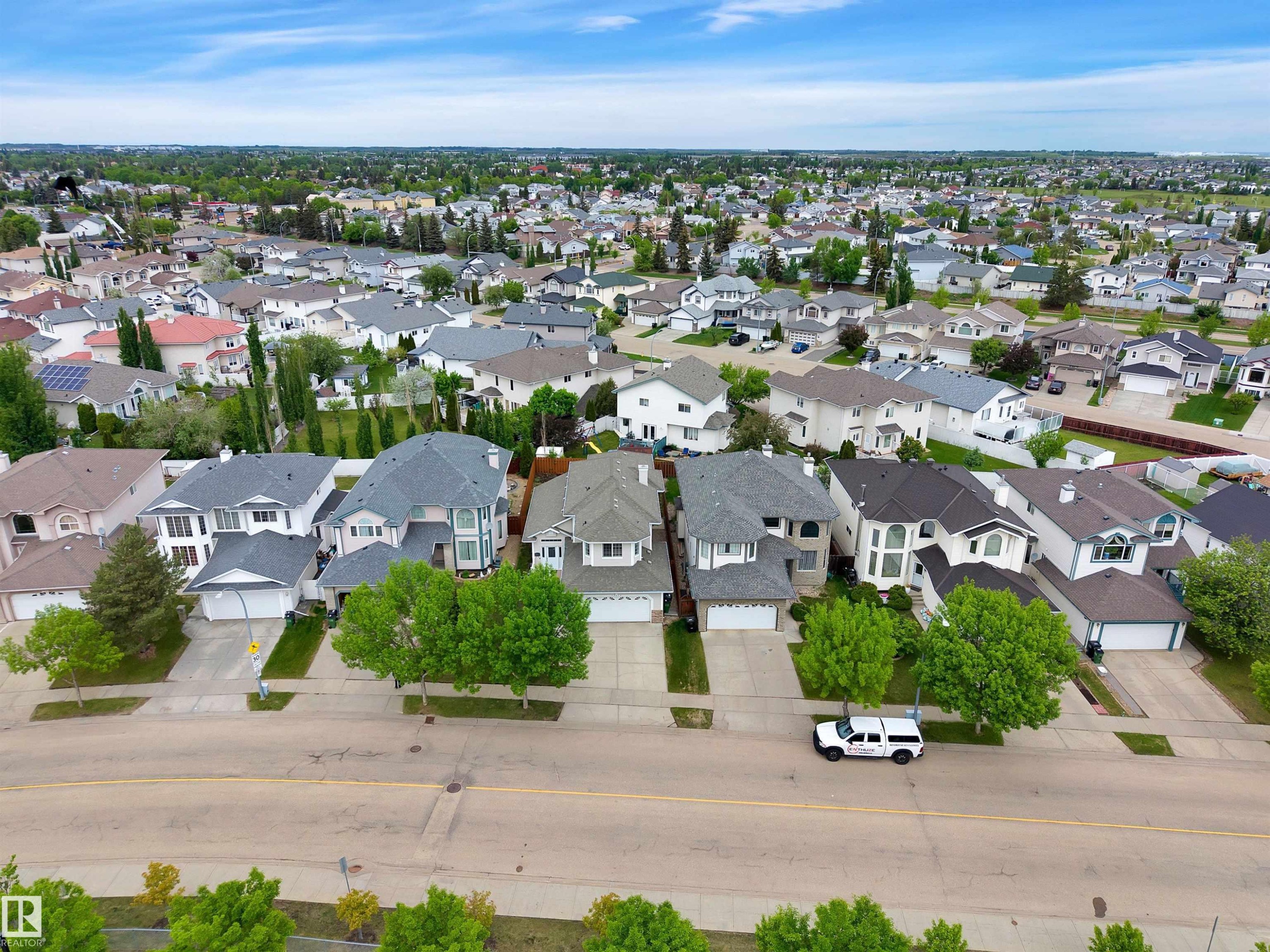 Expansive aerial view showcasing a residential neighborhood with diverse architectural styles - 16512 87 Street Nw, Edmonton, AB - Outdoor With View