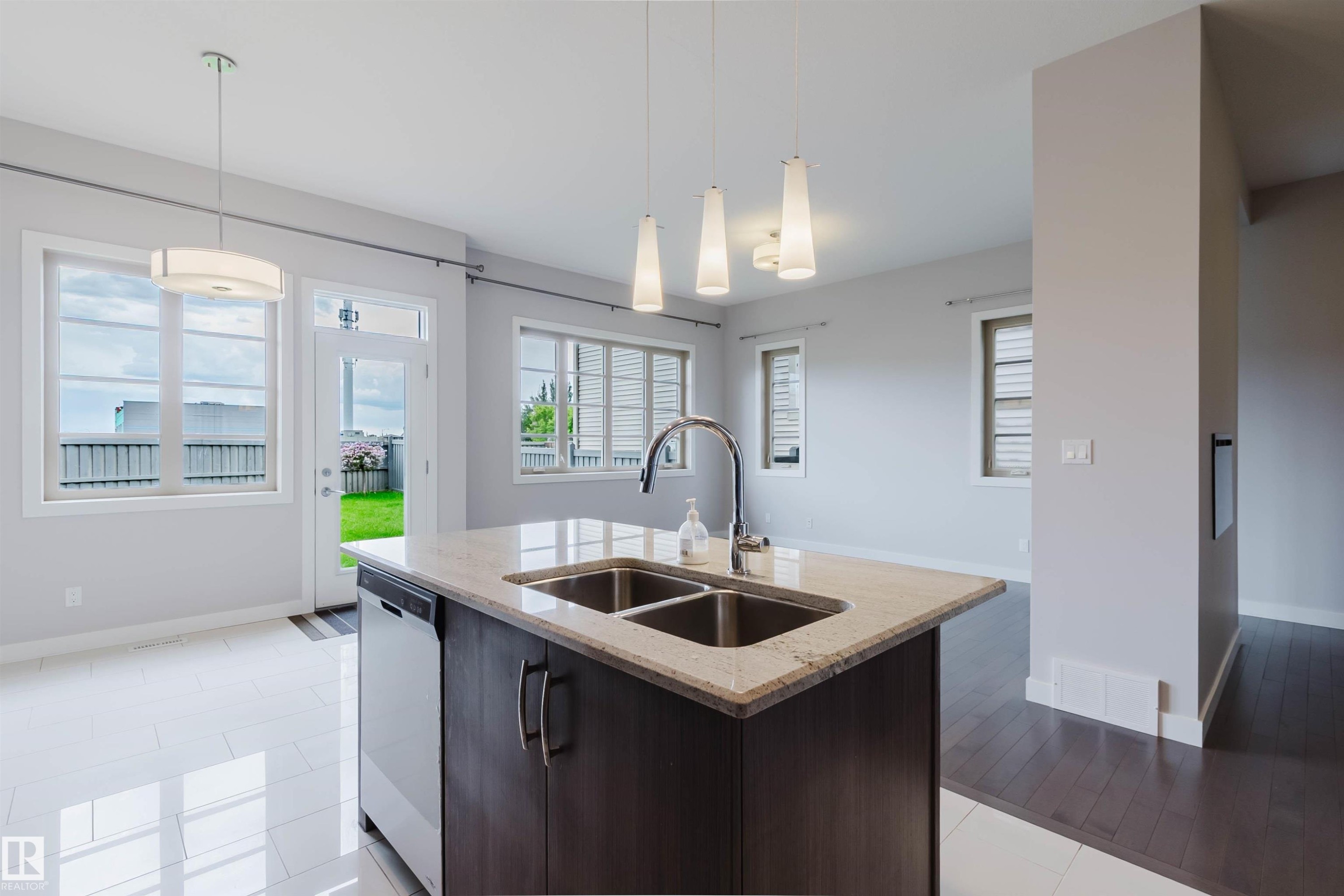 Kitchen - 2921 Anderson Crest Sw, Edmonton, AB - Indoor Photo Showing Kitchen With Double Sink