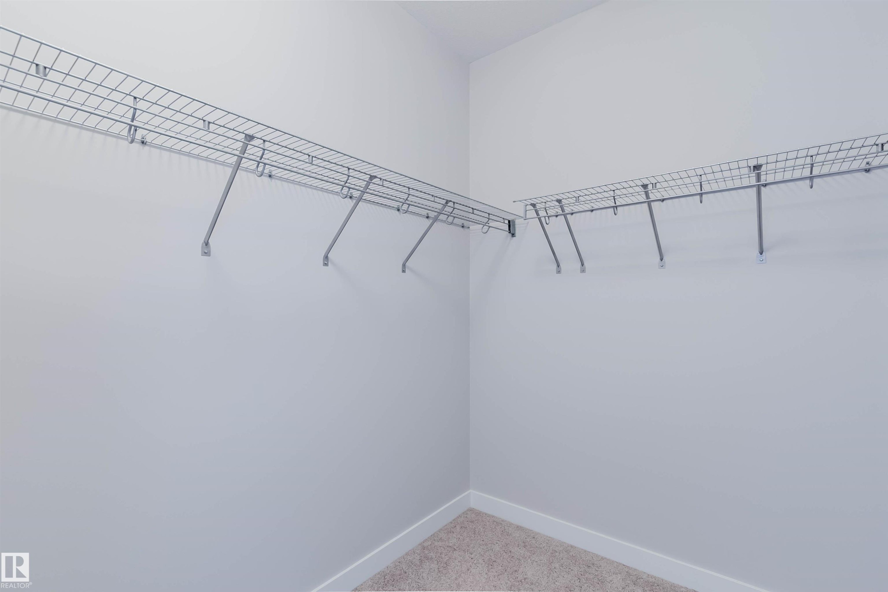 Spacious closet featuring white walls, wire shelving, and carpeting - 2921 Anderson Crest Sw, Edmonton, AB - Indoor With Storage