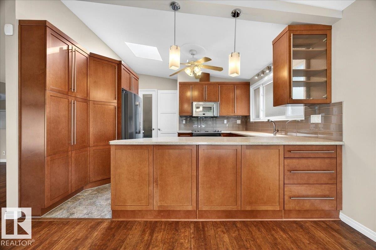 15302 76 Av, Edmonton, AB
