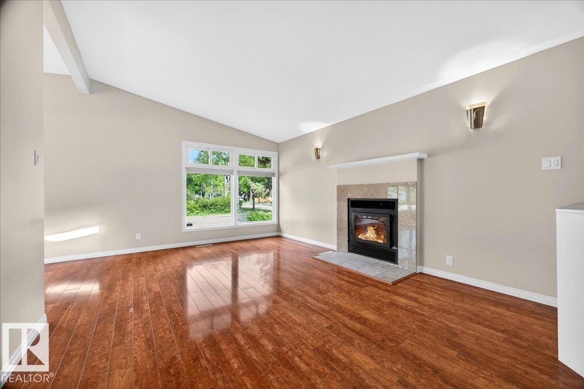 15302 76 Av, Edmonton, AB