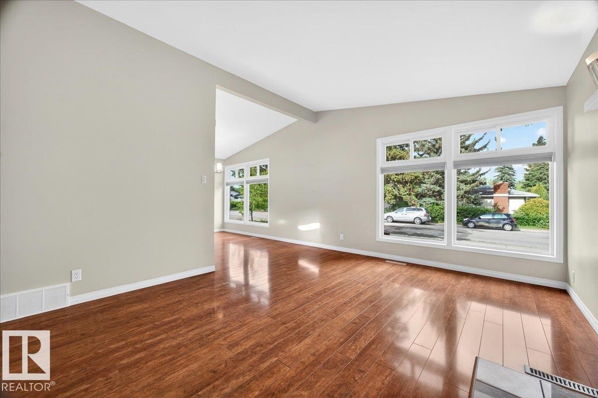 15302 76 Av, Edmonton, AB