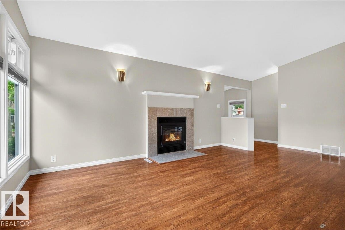 15302 76 Av, Edmonton, AB