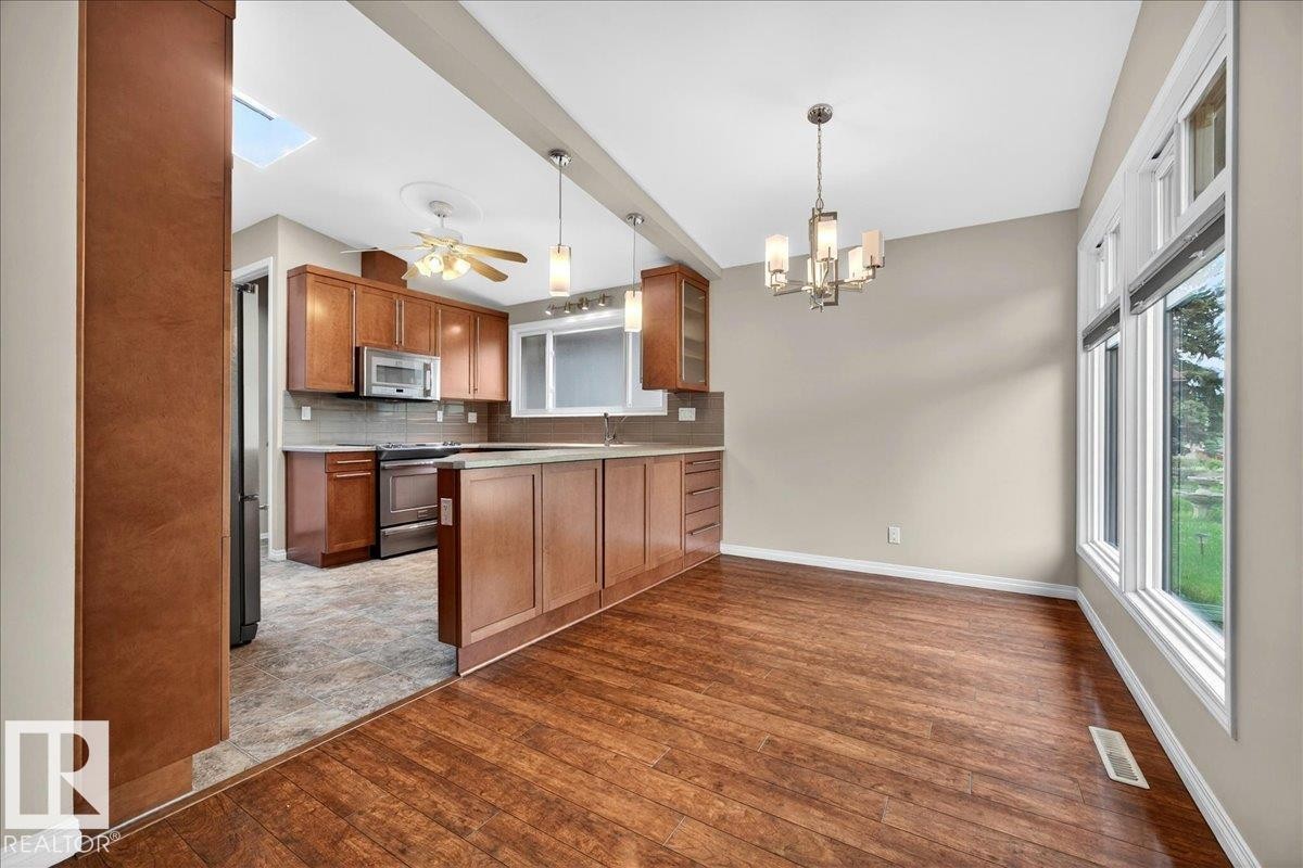 15302 76 Av, Edmonton, AB