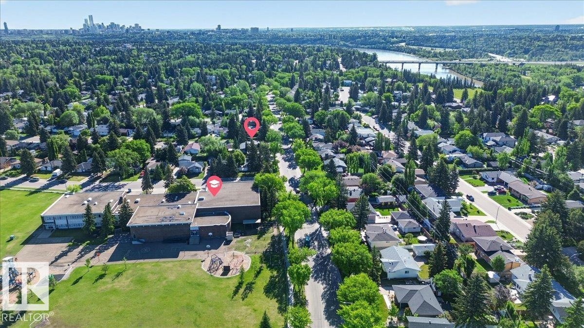 15302 76 Av, Edmonton, AB