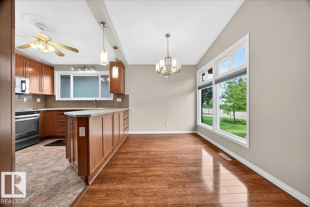 15302 76 Av, Edmonton, AB