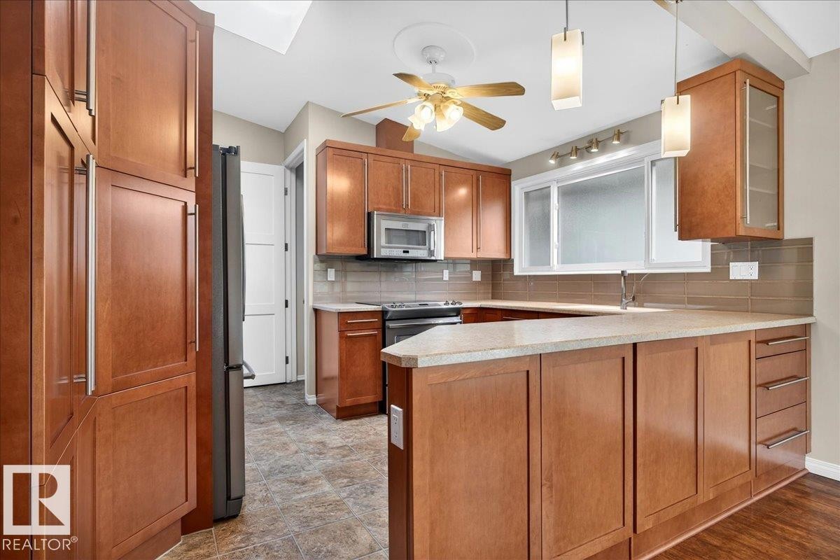 15302 76 Av, Edmonton, AB