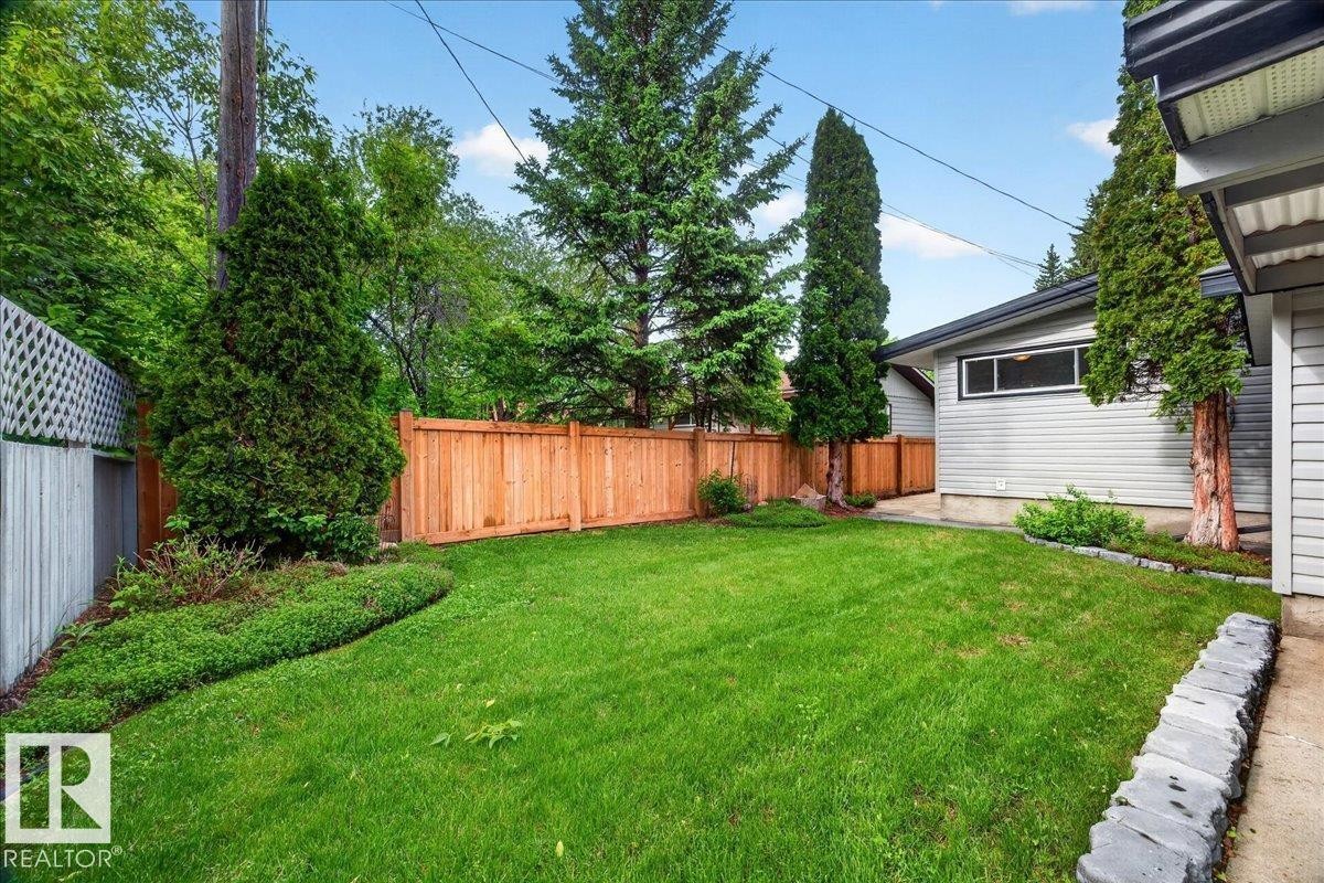 15302 76 Av, Edmonton, AB