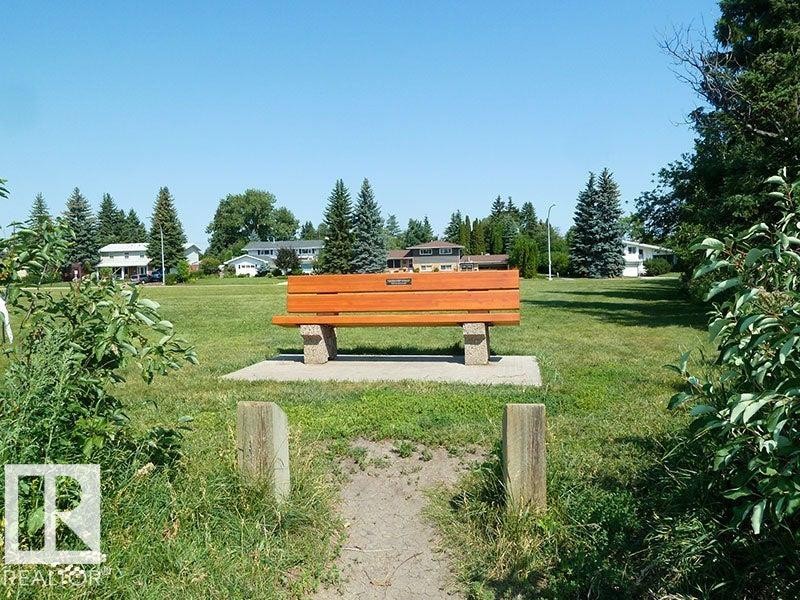 15302 76 Av, Edmonton, AB