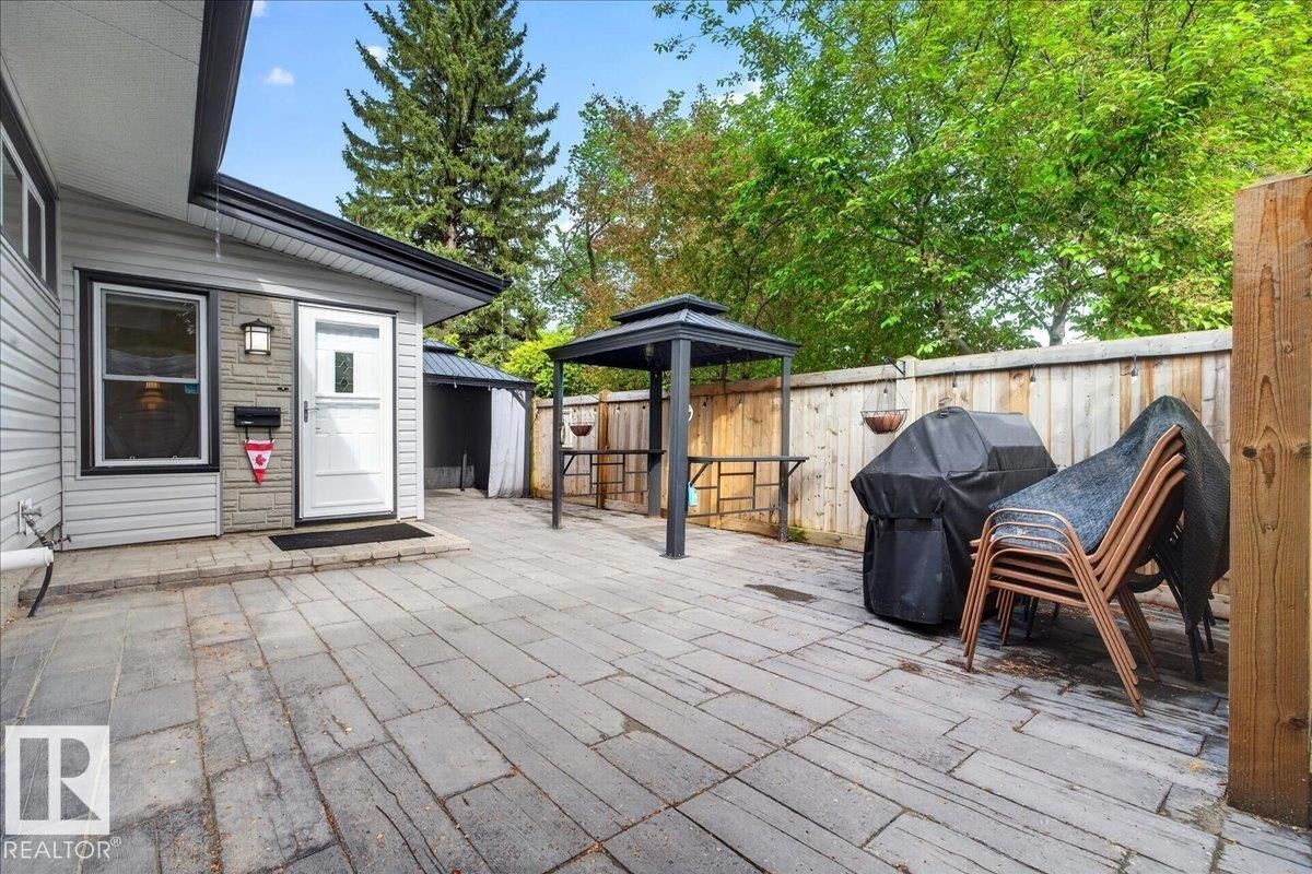 15302 76 Av, Edmonton, AB