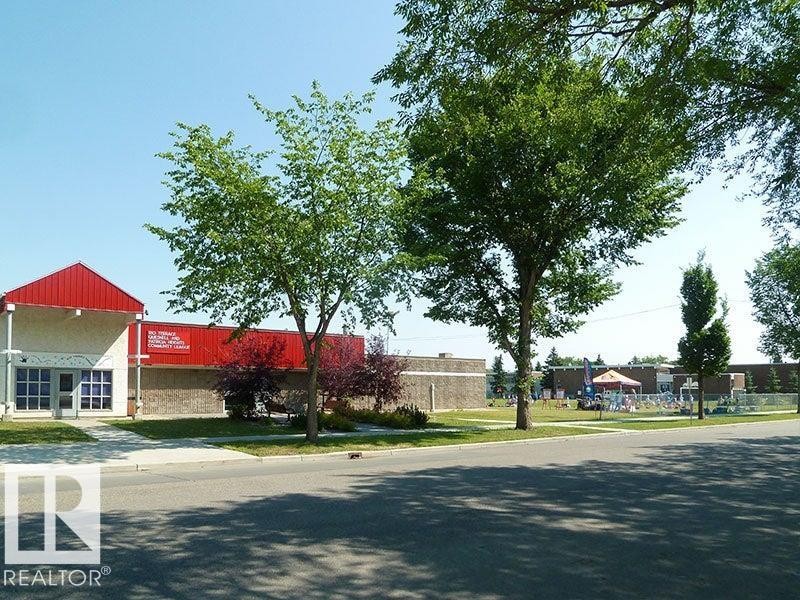15302 76 Av, Edmonton, AB