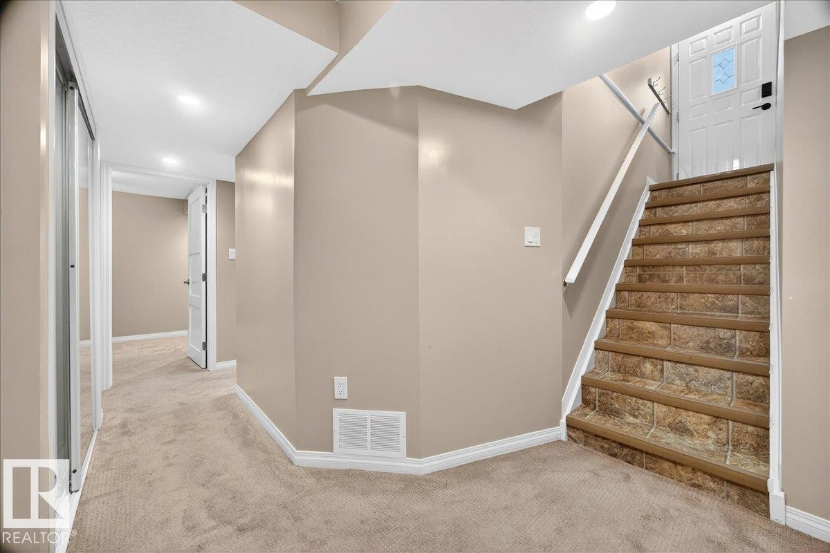 15302 76 Av, Edmonton, AB